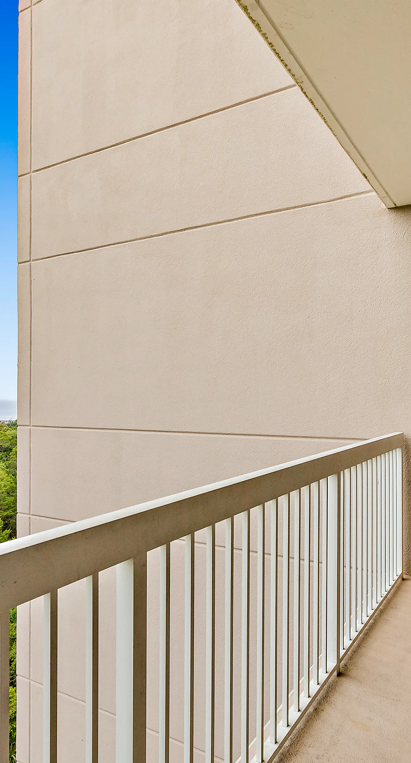 Scenic Resort Condo with Pools Hot Tub and Gym