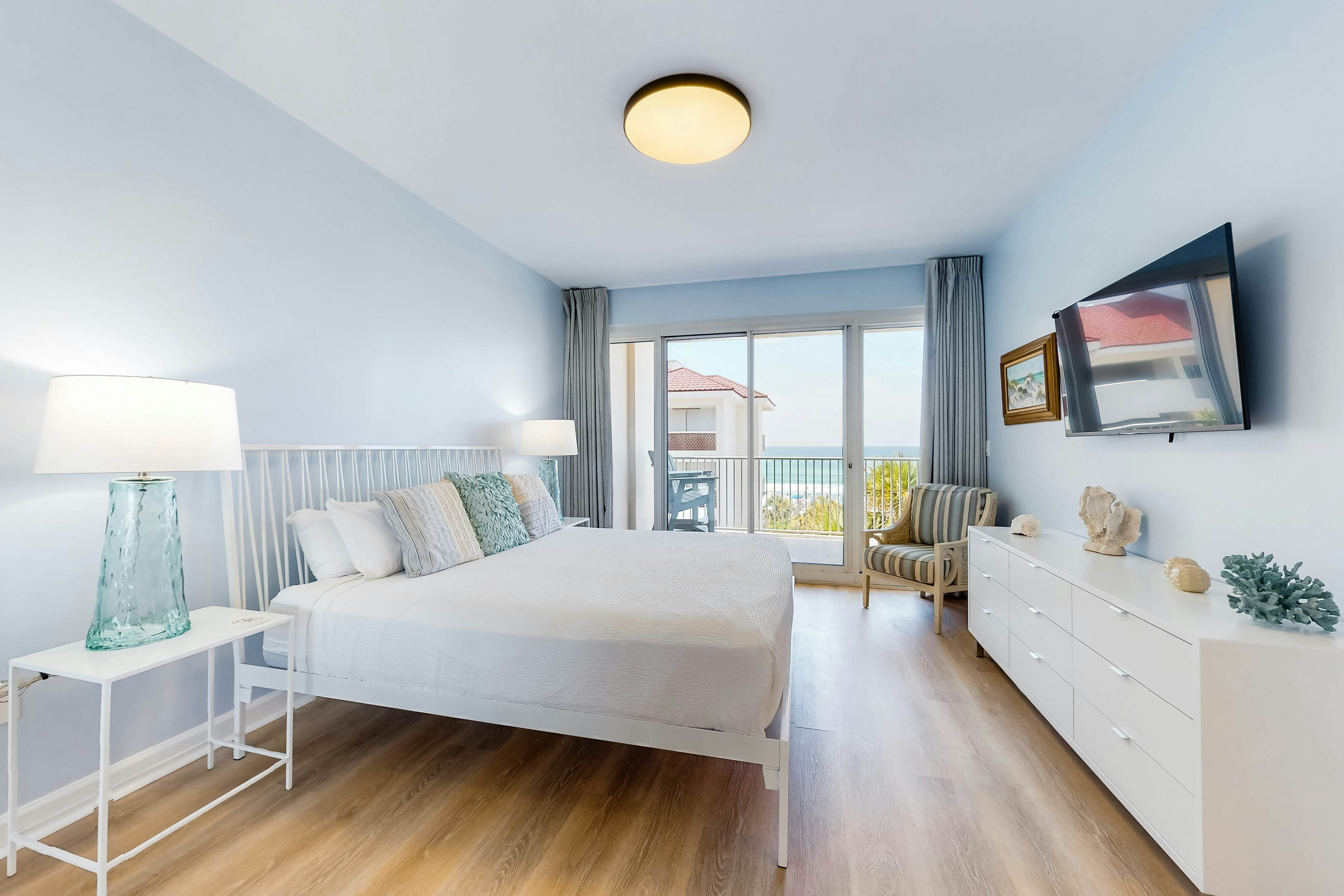 Gulf-Front Condo with Balcony Pools and Tennis