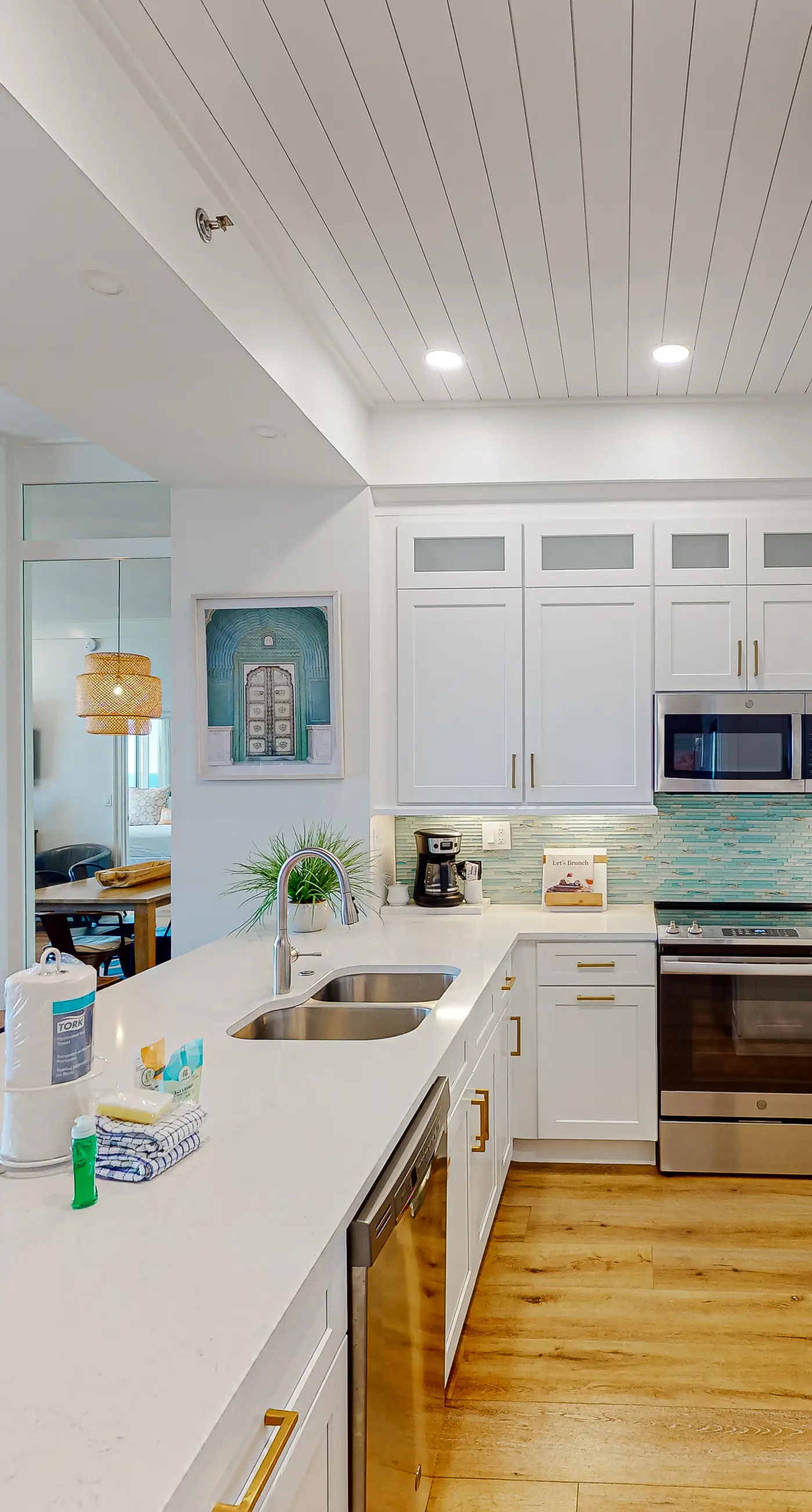 15th-Floor Gulf-Front Condo with Pools and Gym