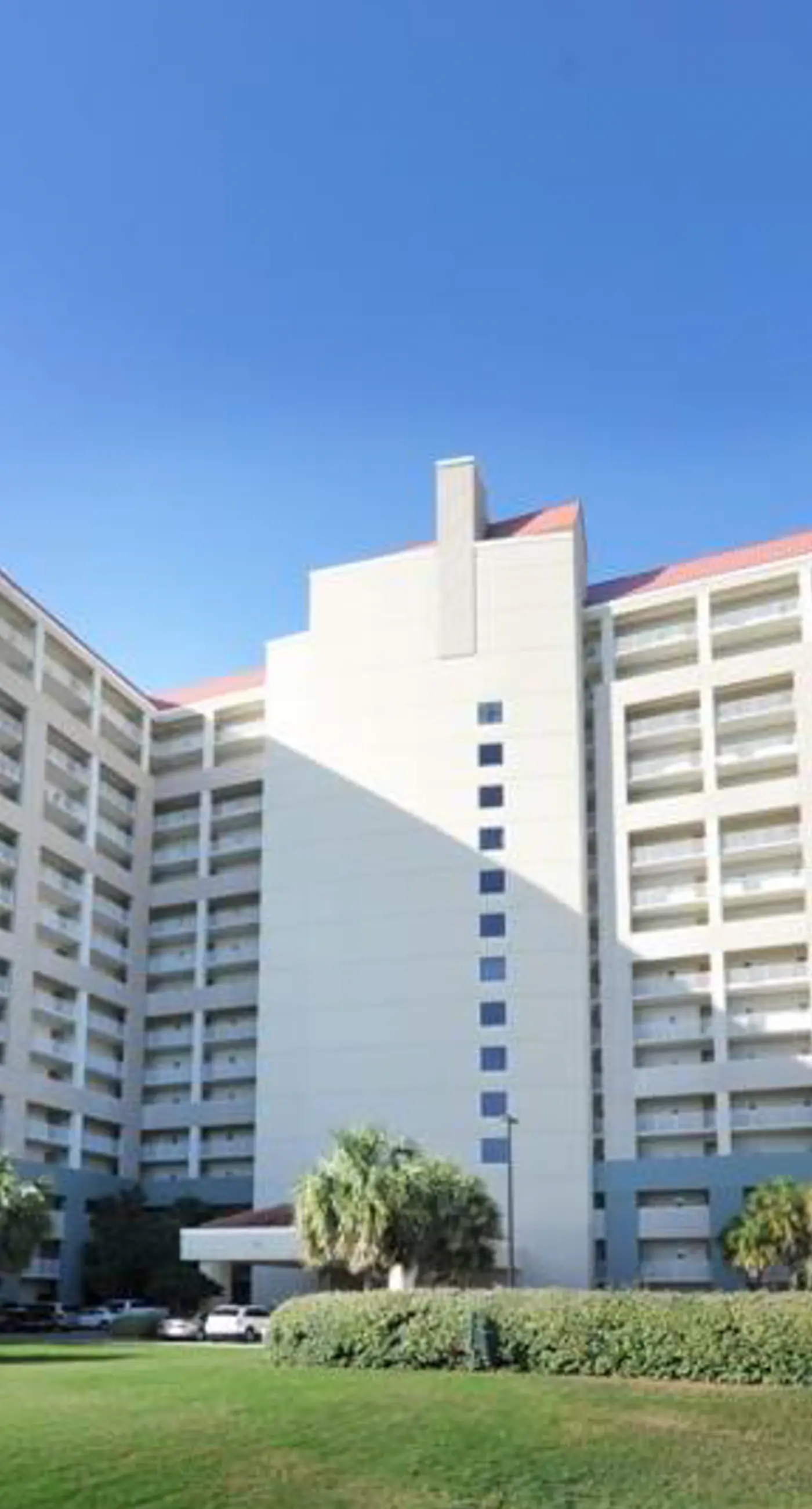 15th-Floor Gulf-Front Condo with Pools and Gym