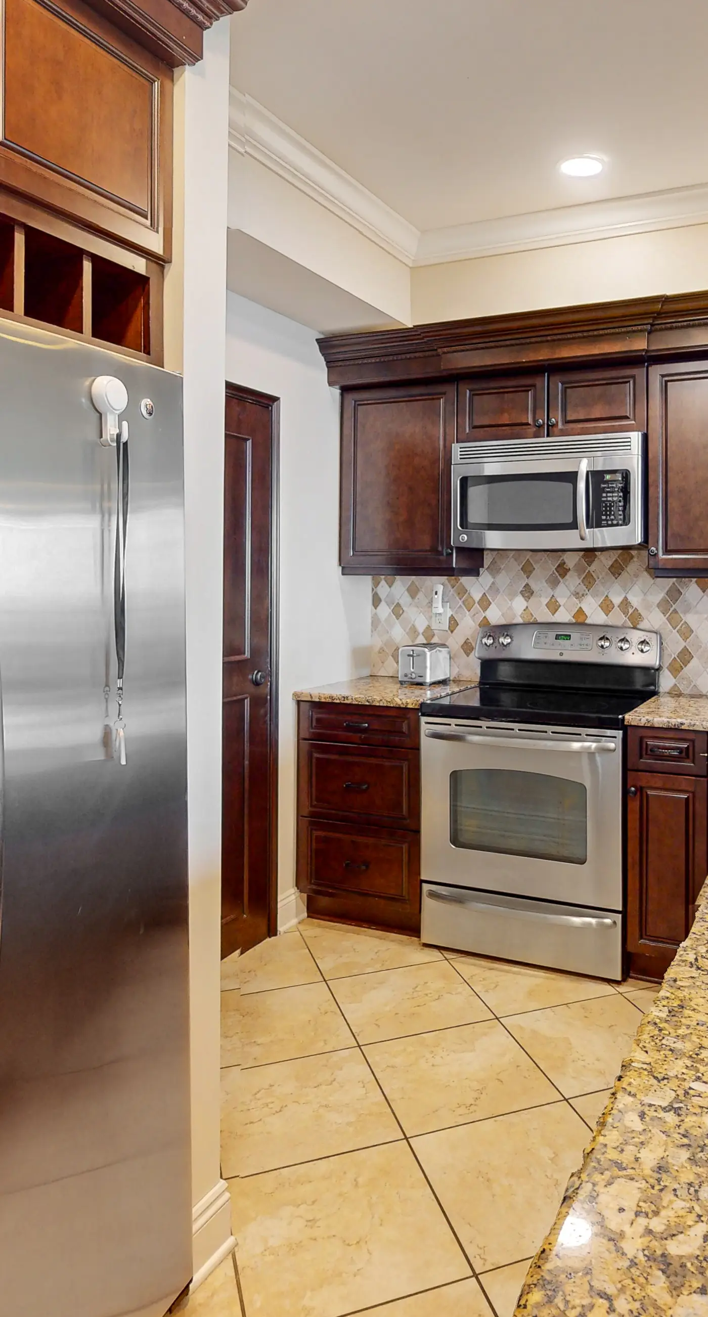 Stylish Gulf-Front Condo with Balcony and Pools