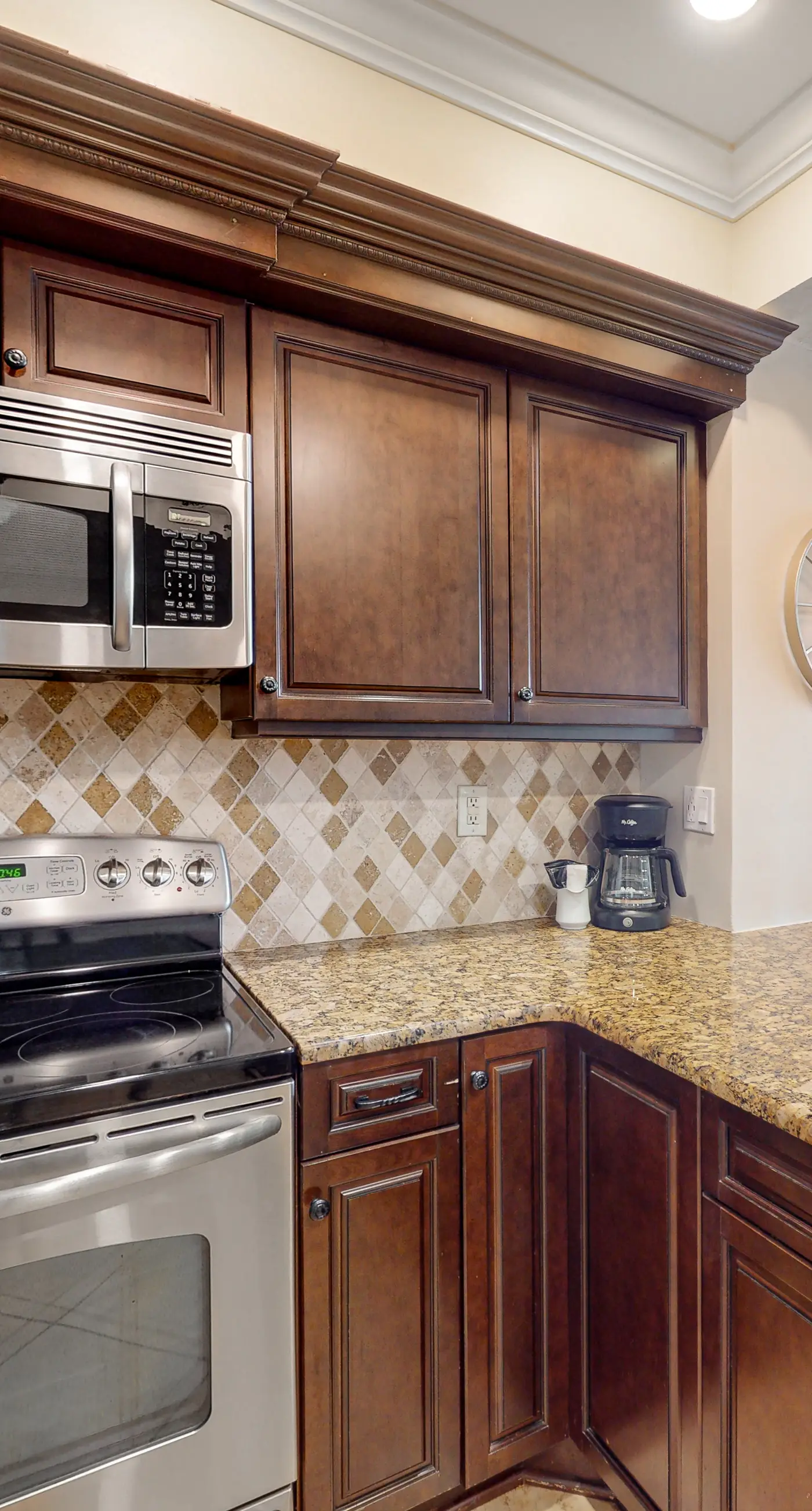 Stylish Gulf-Front Condo with Balcony and Pools