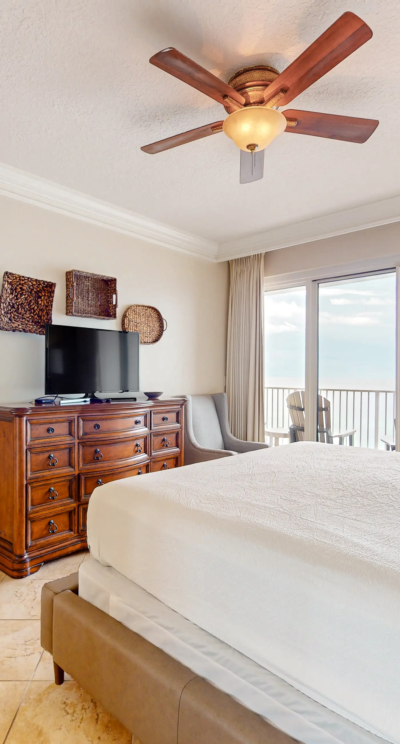 Stylish Gulf-Front Condo with Balcony and Pools