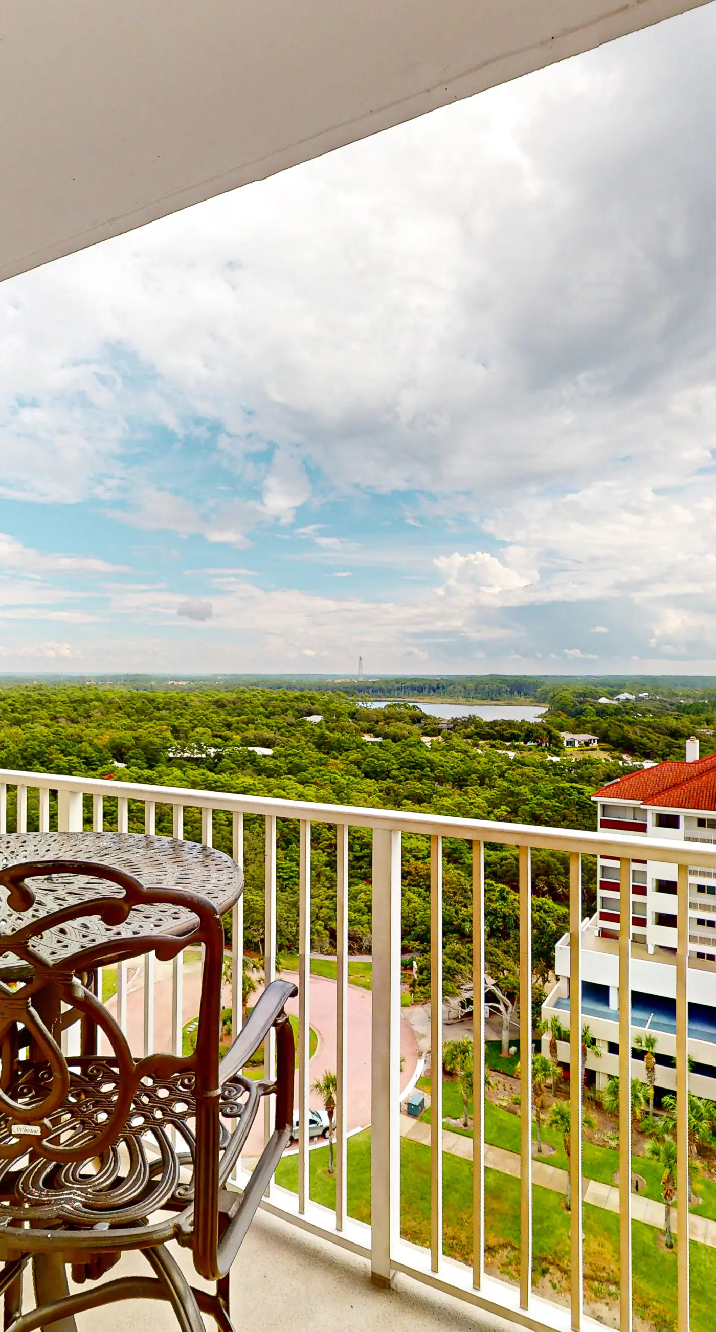 Stylish Gulf-Front Condo with Balcony and Pools