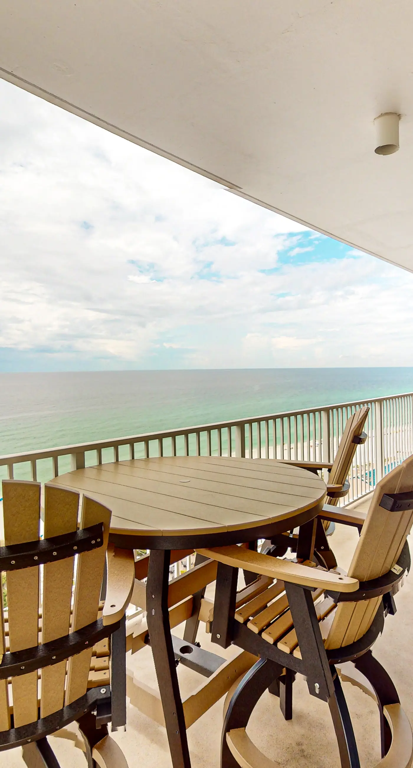 Stylish Gulf-Front Condo with Balcony and Pools