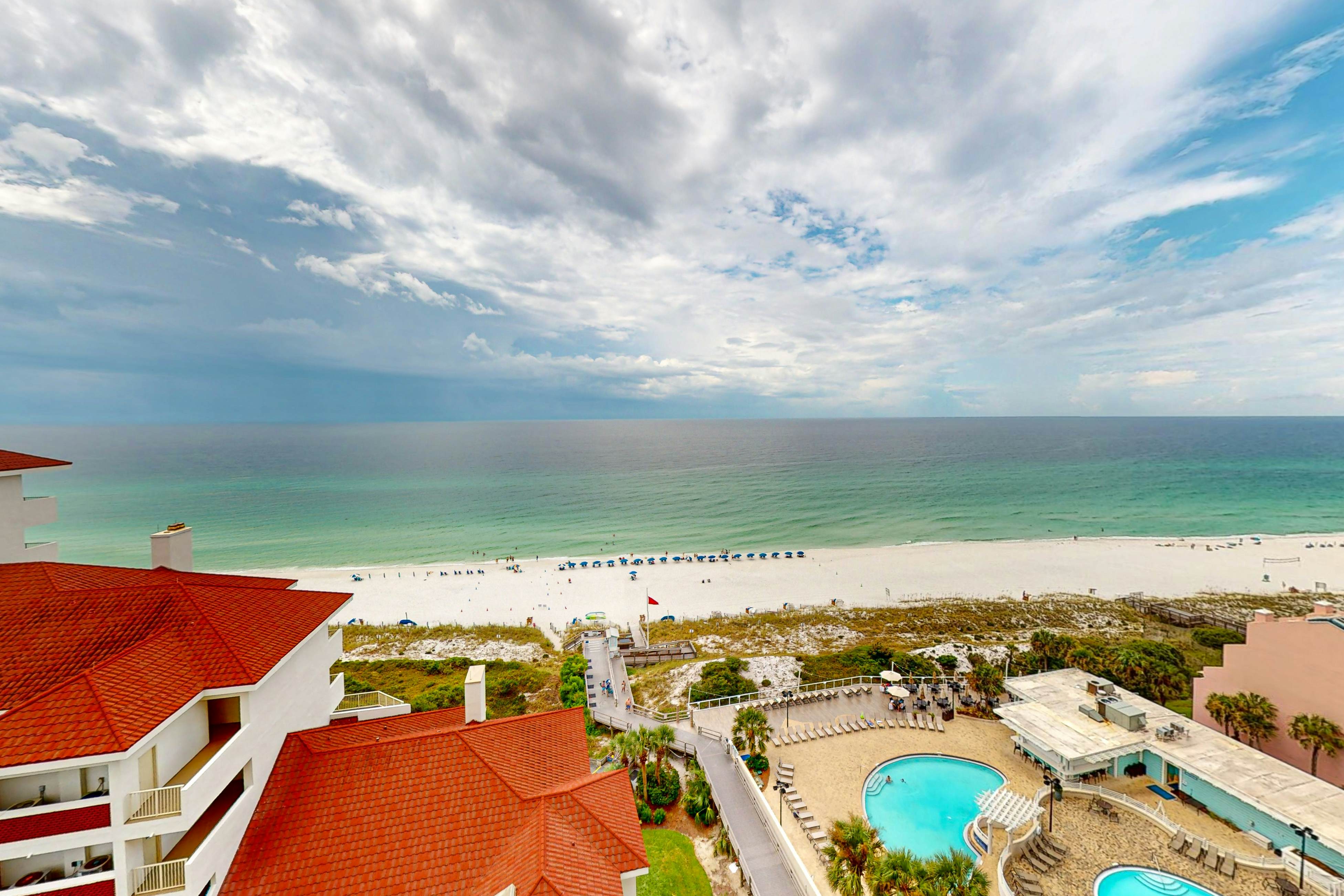 Stylish Gulf-Front Condo with Balcony and Pools
