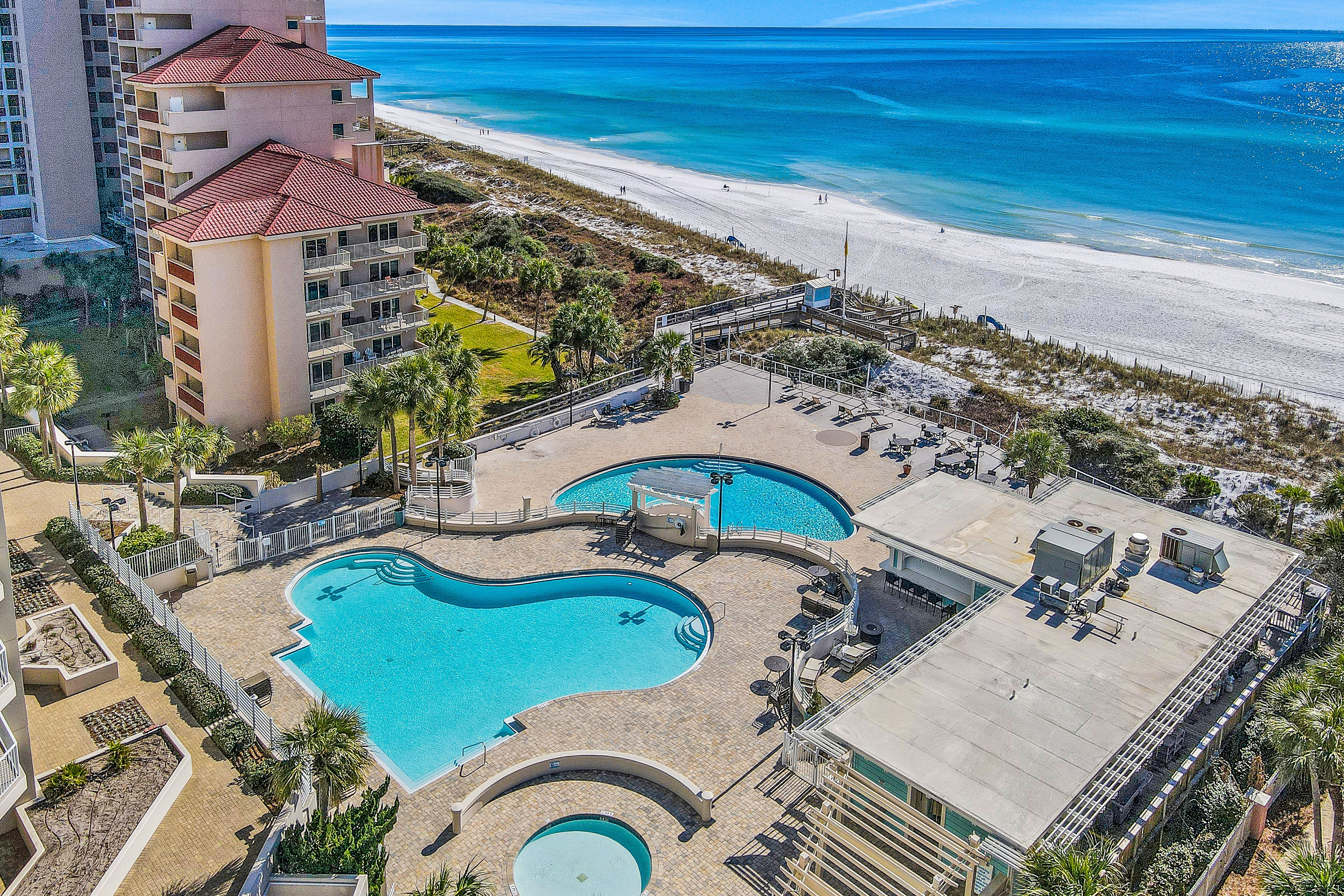 Beachfront Condo with Pool and Beach Access