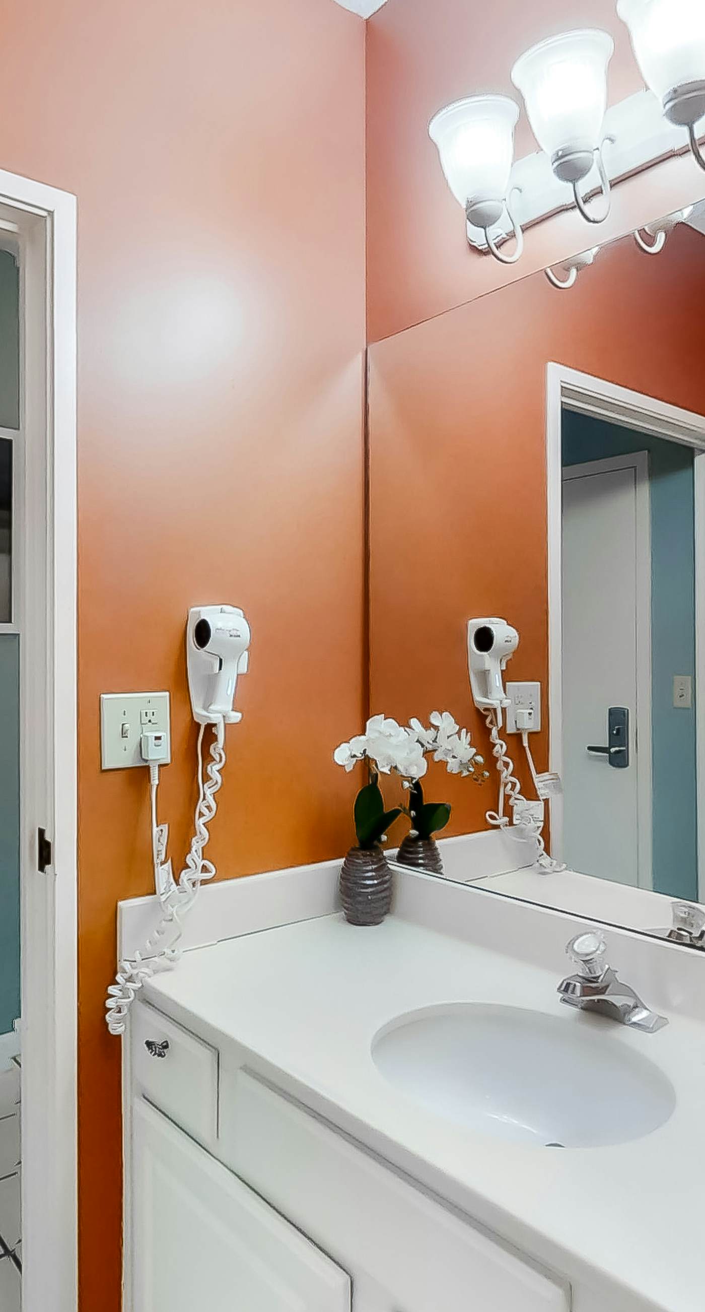 Beachfront Retreat with Pool Gym and Tennis