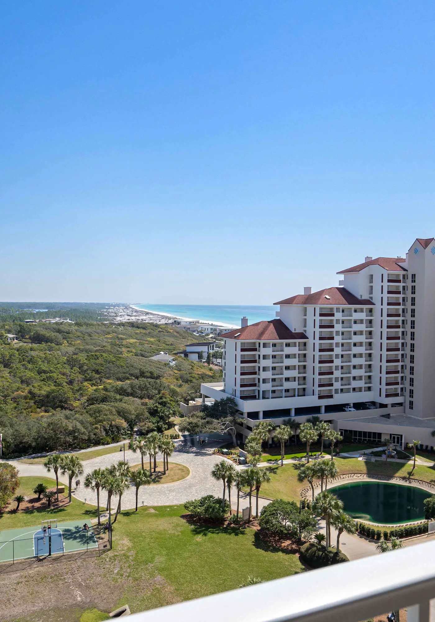 Beachfront Condo with Gulf Views & Pool Access