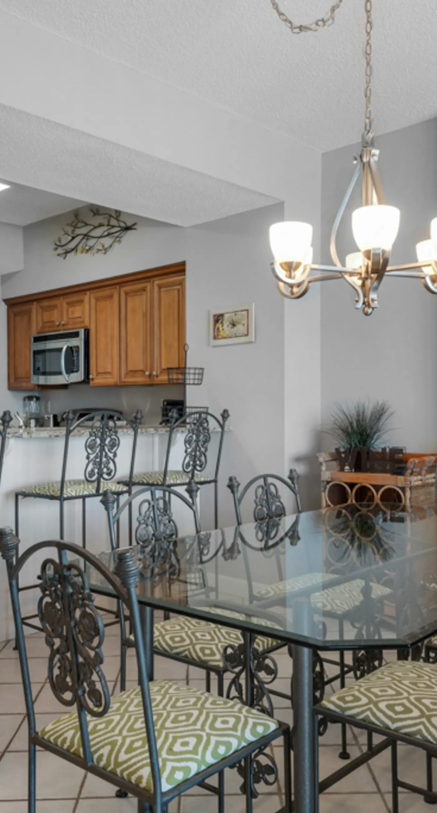 Beachfront condo with Gulf views & pool access