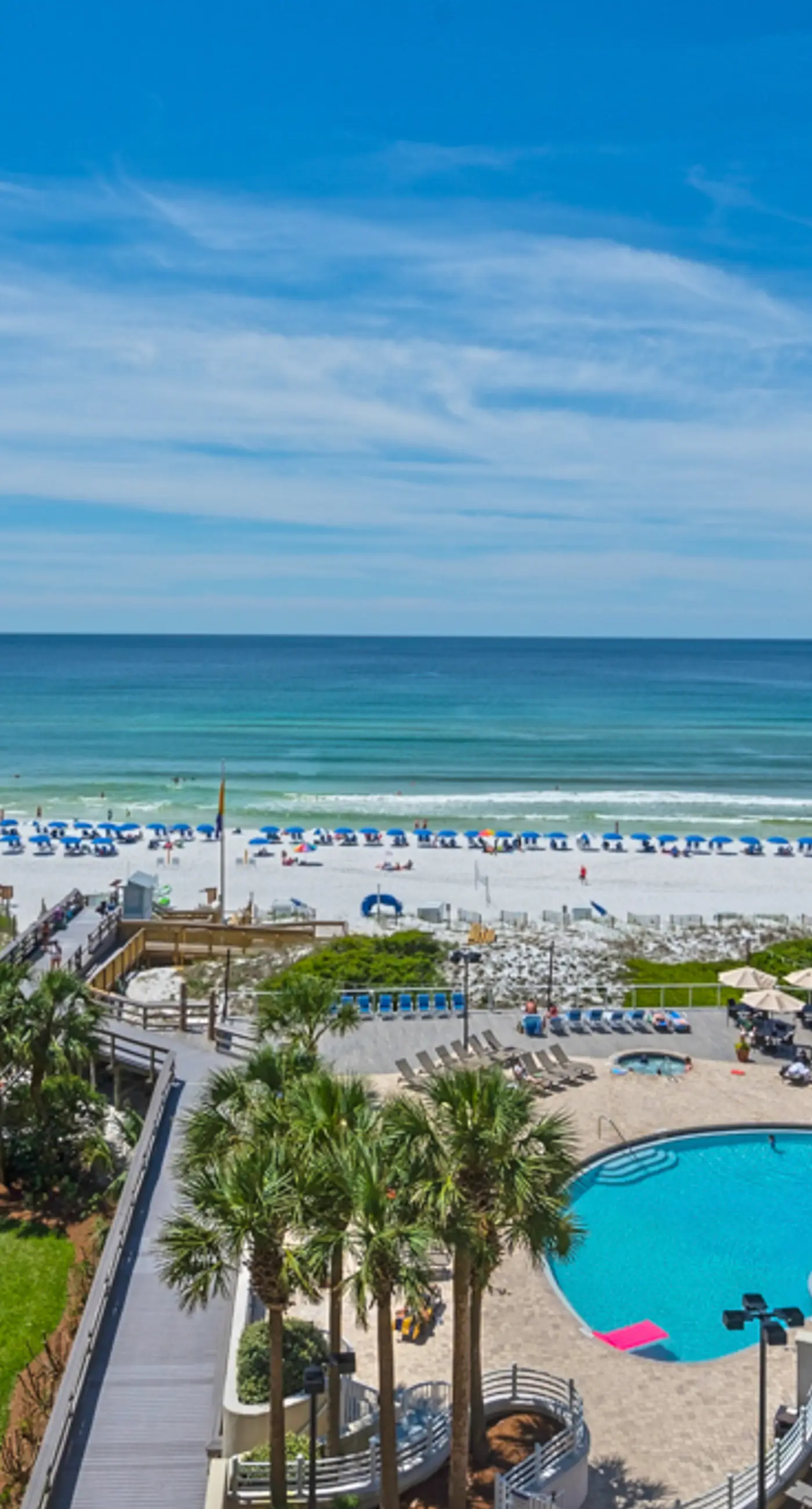 Beachfront condo with Gulf views & pool access