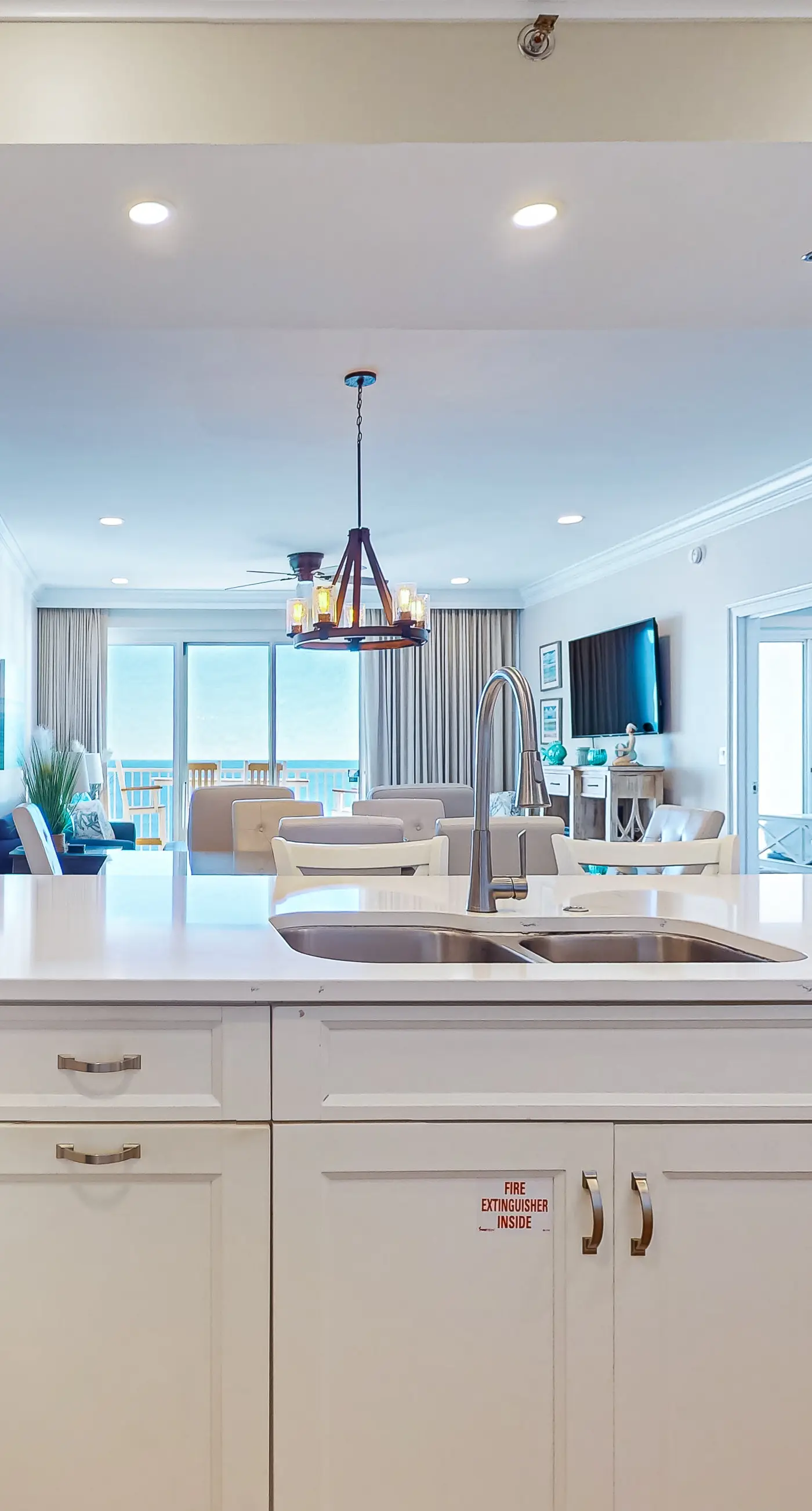 2BR Gulf-front condo, stunning views
