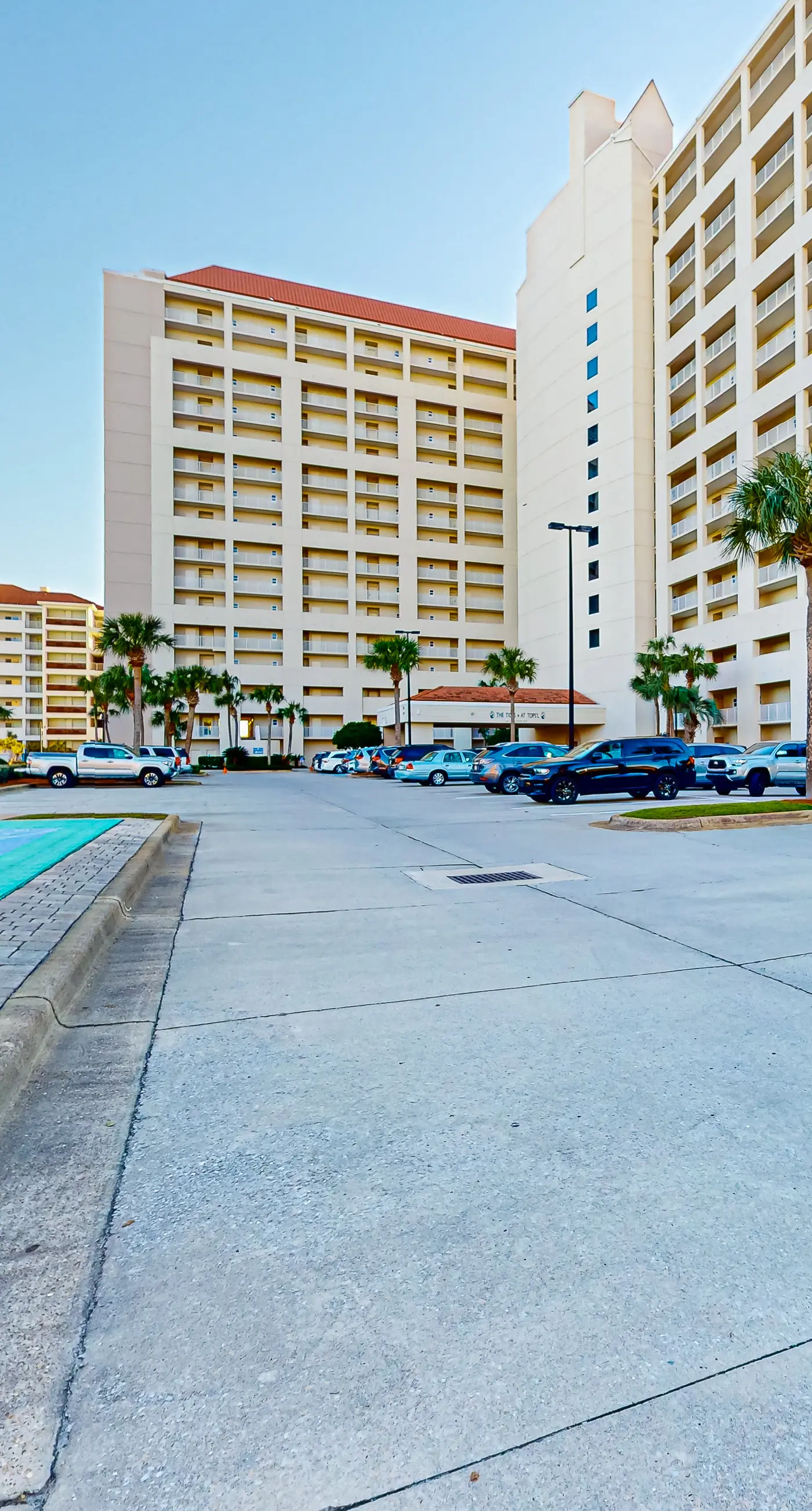2BR Gulf-front condo, stunning views