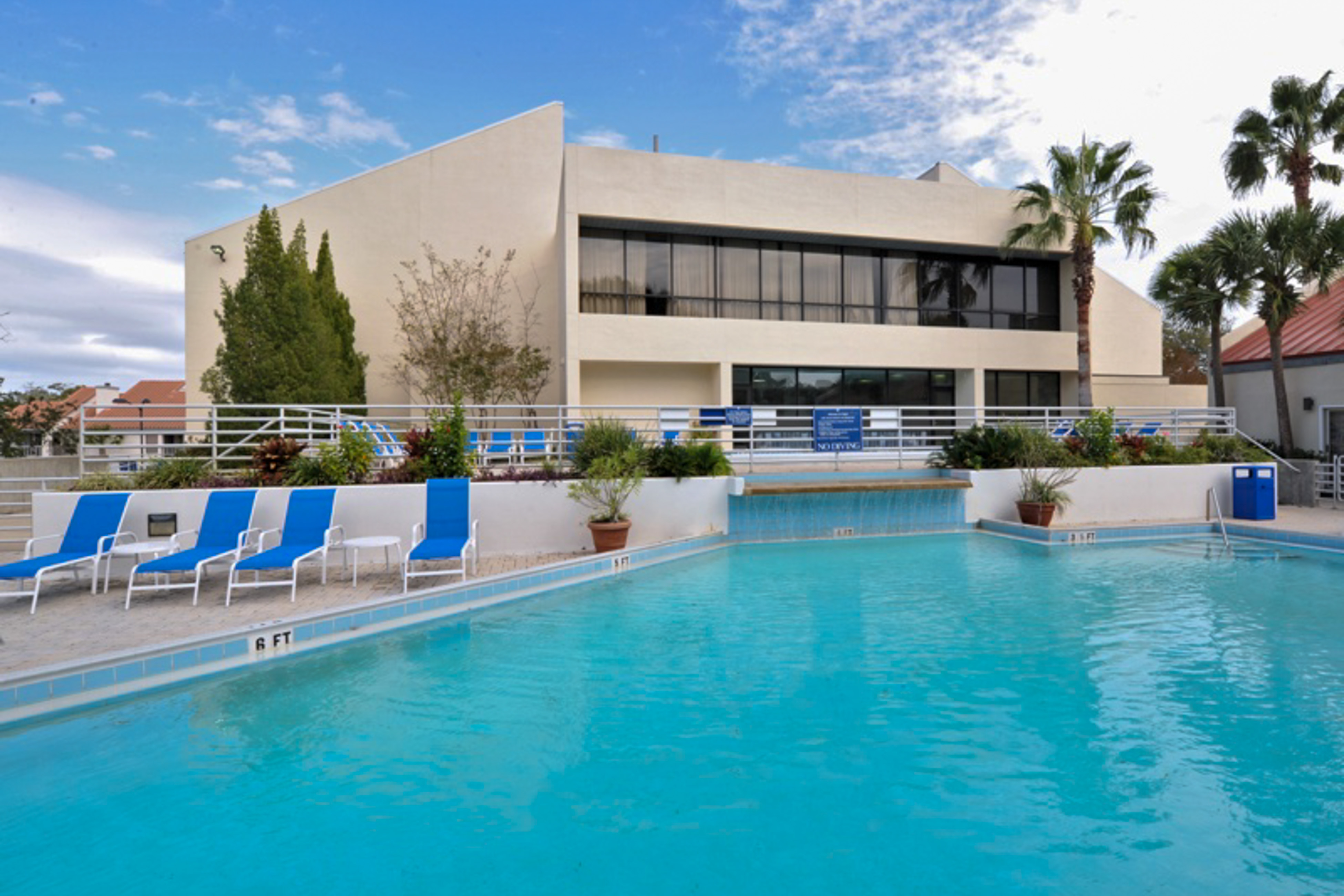 Villa Near Beach with Pool Hot Tub and Sauna