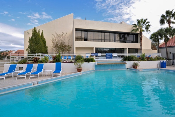 Villa Near Beach with Pool Hot Tub and Sauna