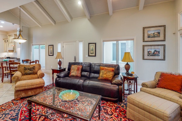 Villa Near Beach with Pool Hot Tub and Sauna