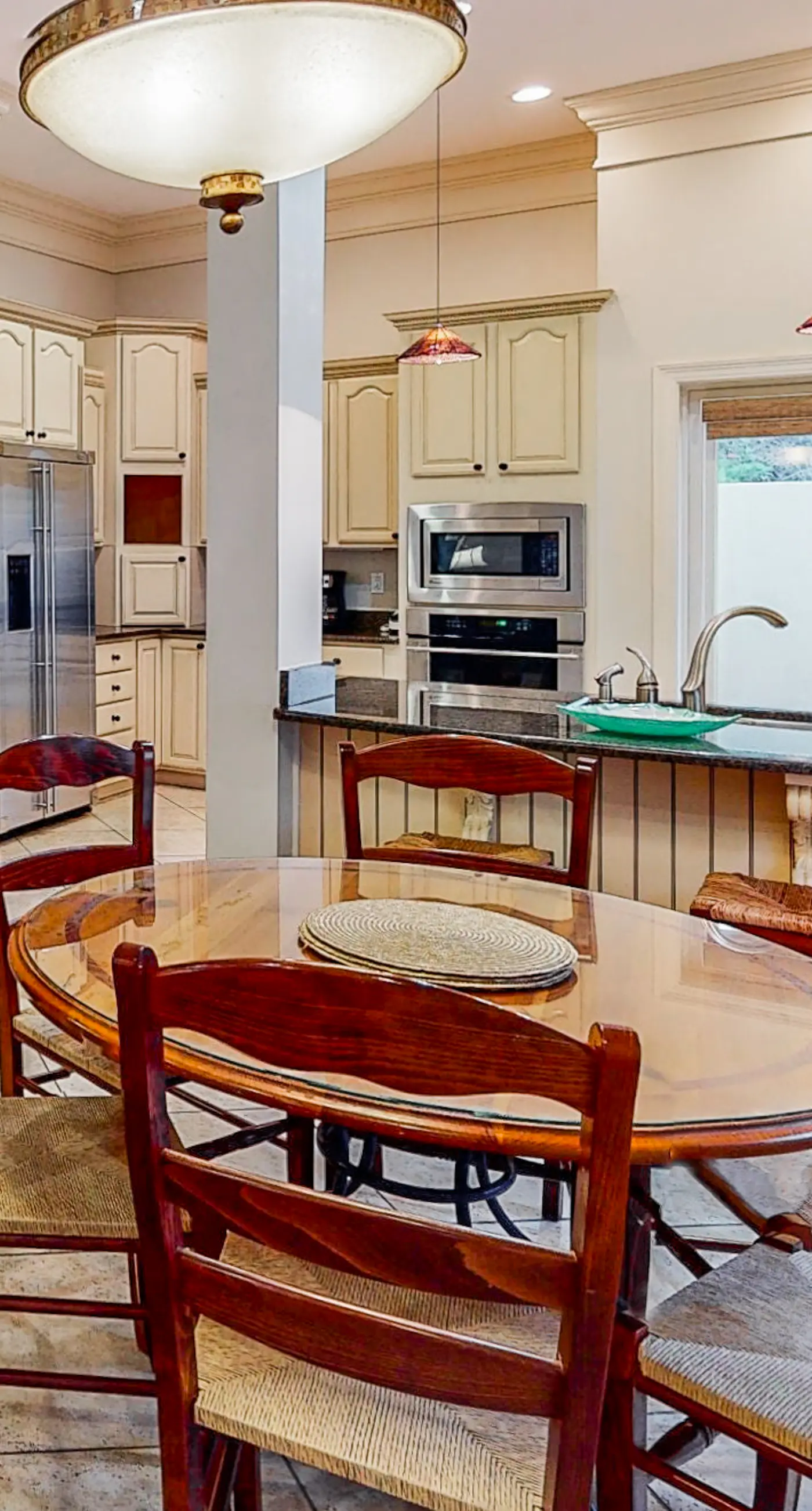 3BR villa, steps to beach + Captiva pool