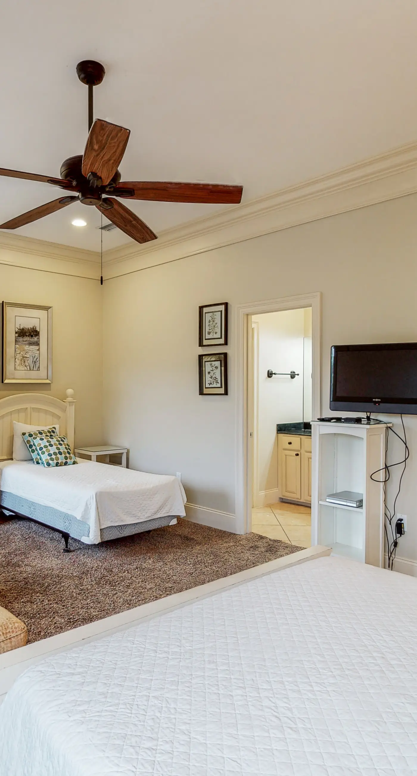 3BR villa, steps to beach + Captiva pool