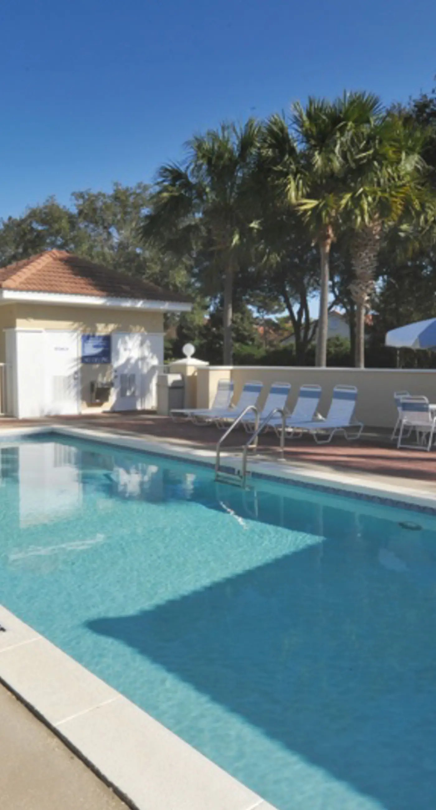 3BR villa, steps to beach + Captiva pool