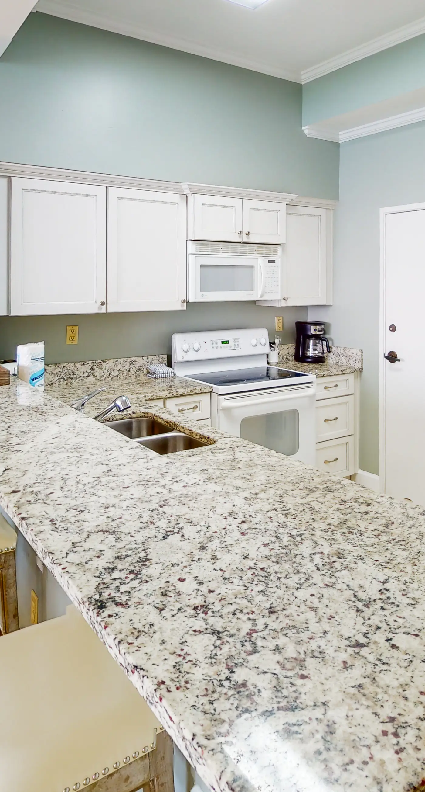 Gulf-Front Condo with Pools and Gym