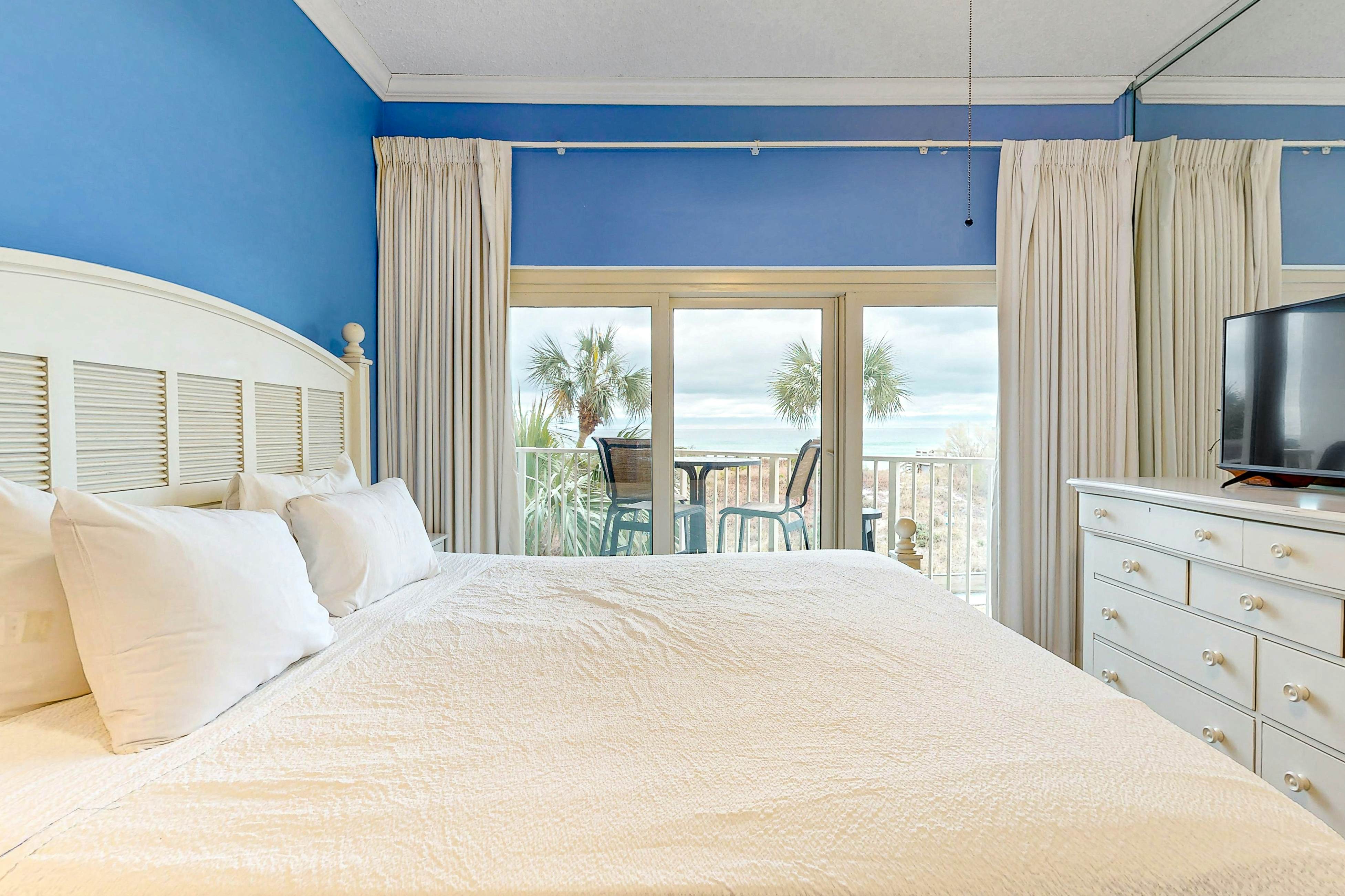 Gulf-Front Condo with Pools Hot Tubs and Gym