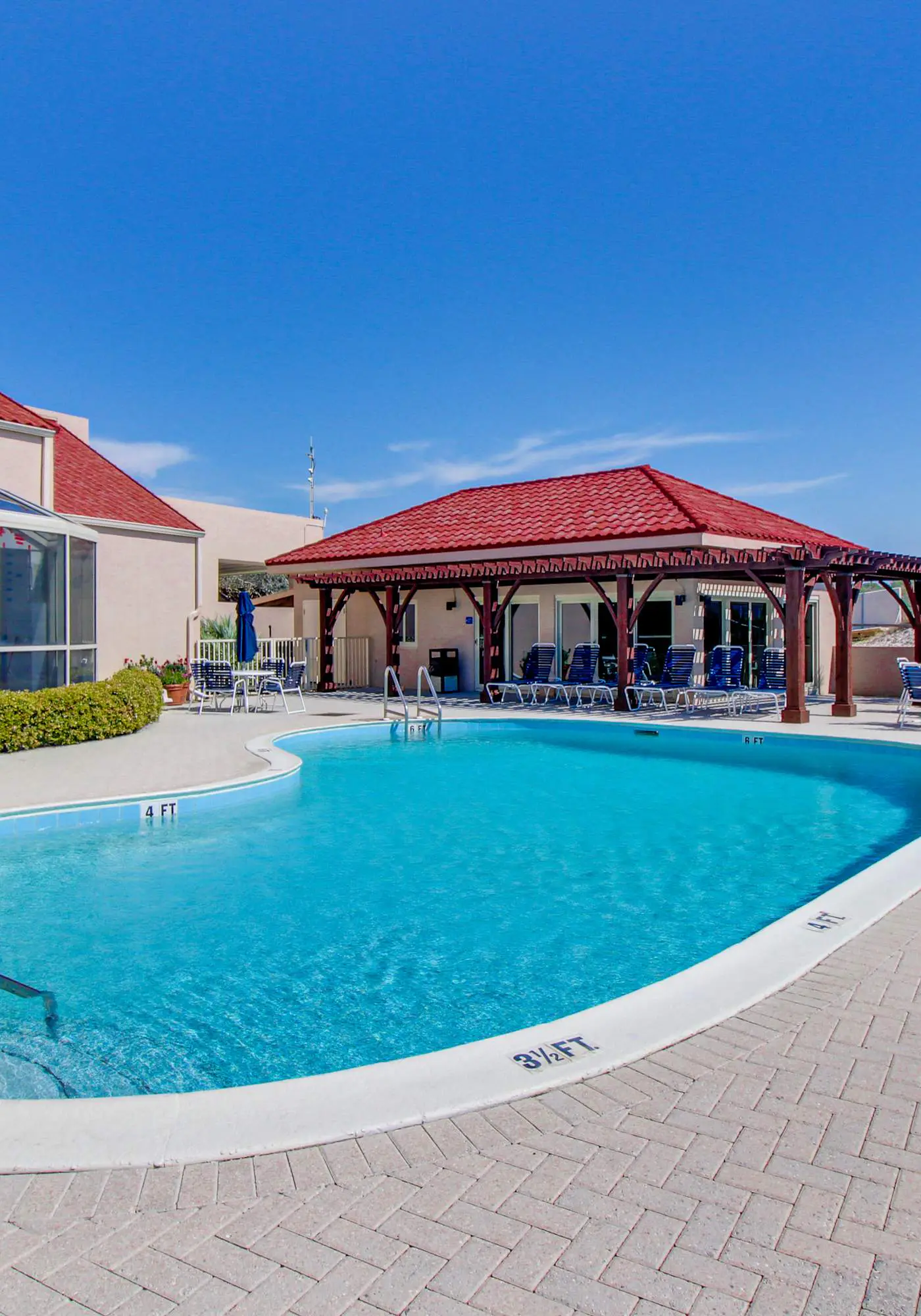 2BR Gulf View Condo, Steps to Beach