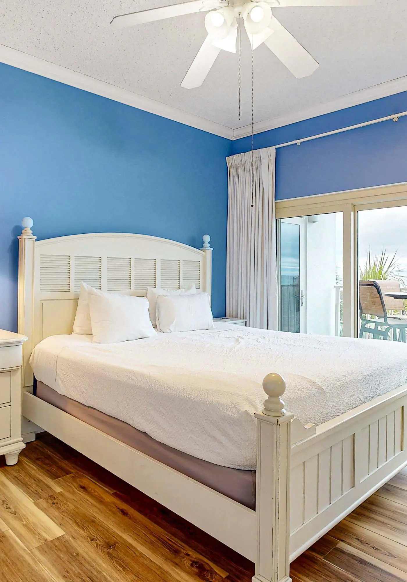 2BR Gulf View Condo, Steps to Beach