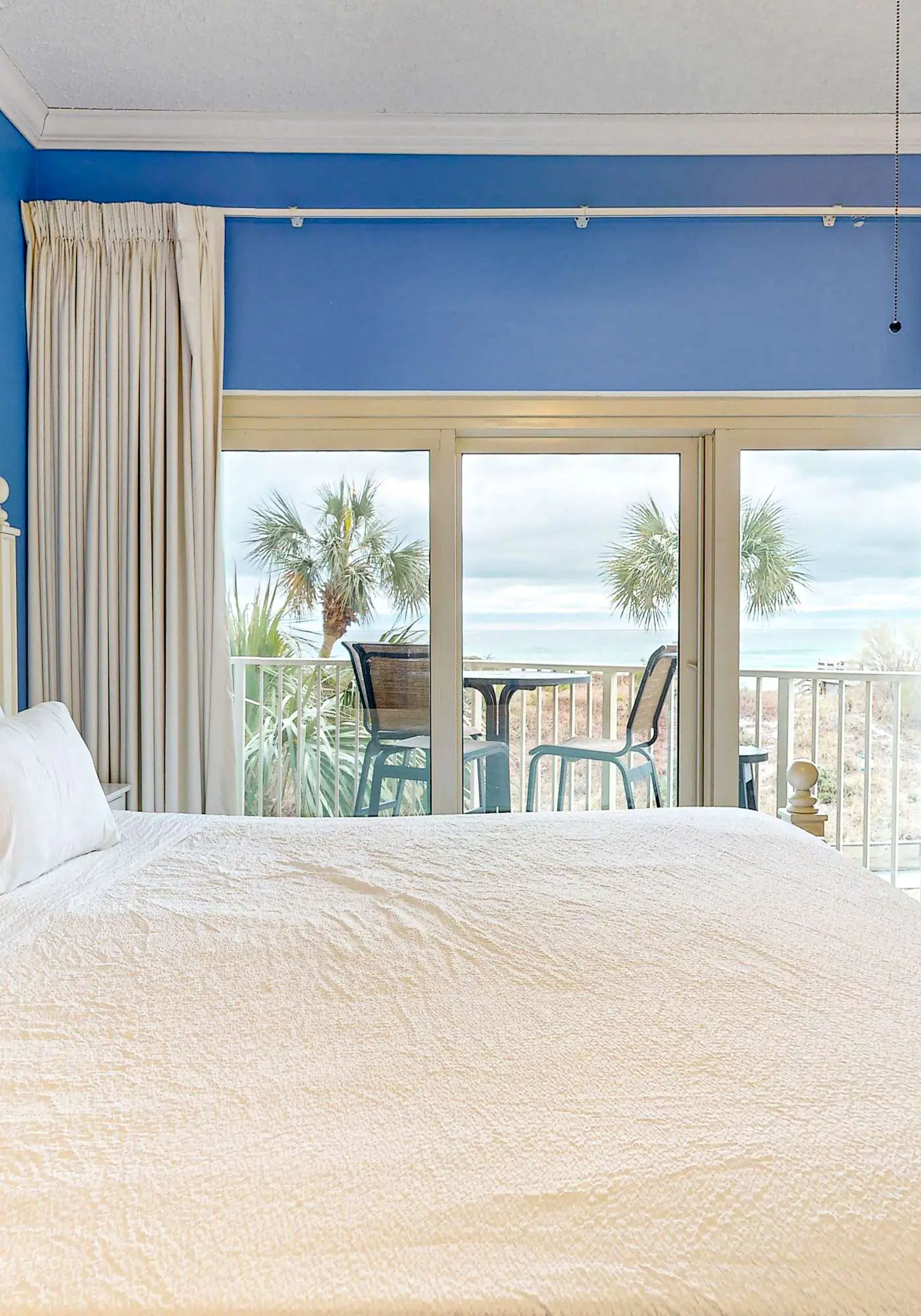 2BR Gulf View Condo, Steps to Beach