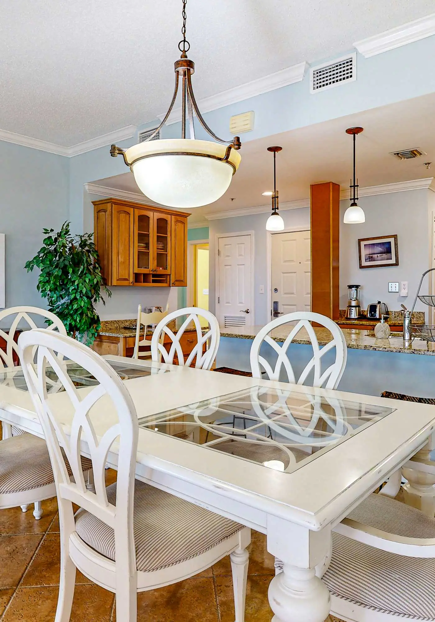 2BR Gulf View Condo, Steps to Beach