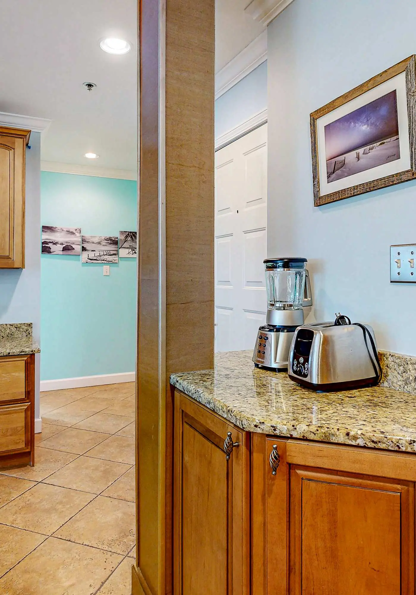 2BR Gulf View Condo, Steps to Beach