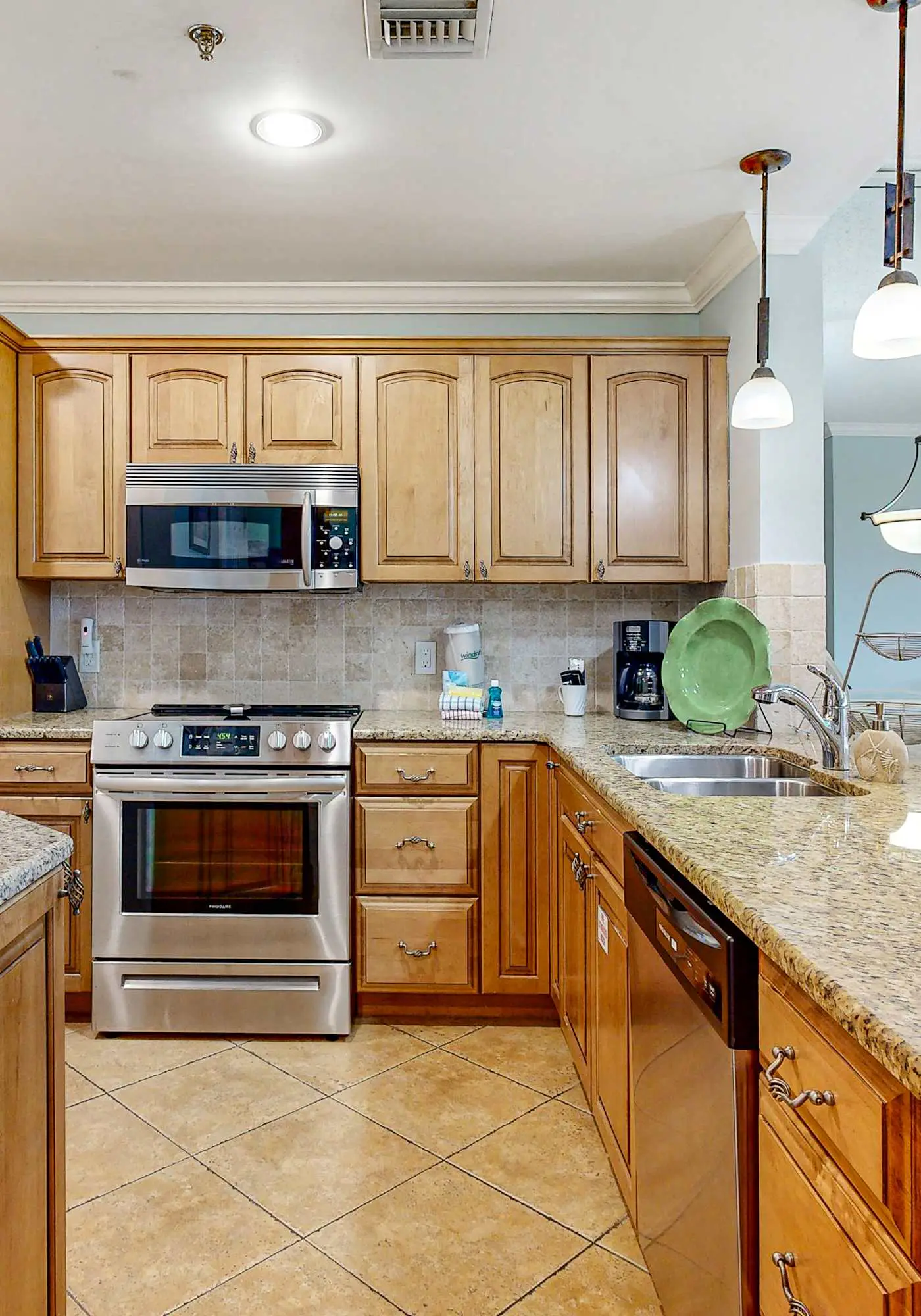 2BR Gulf View Condo, Steps to Beach