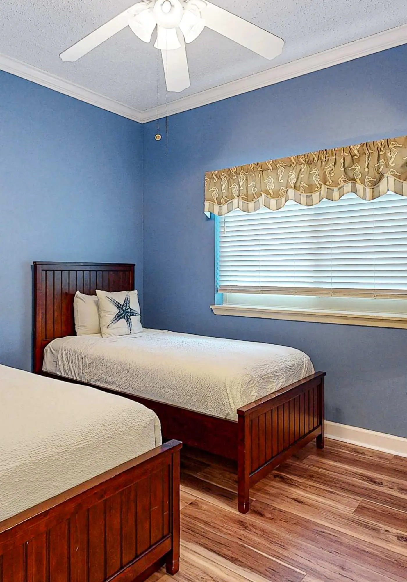 2BR Gulf View Condo, Steps to Beach