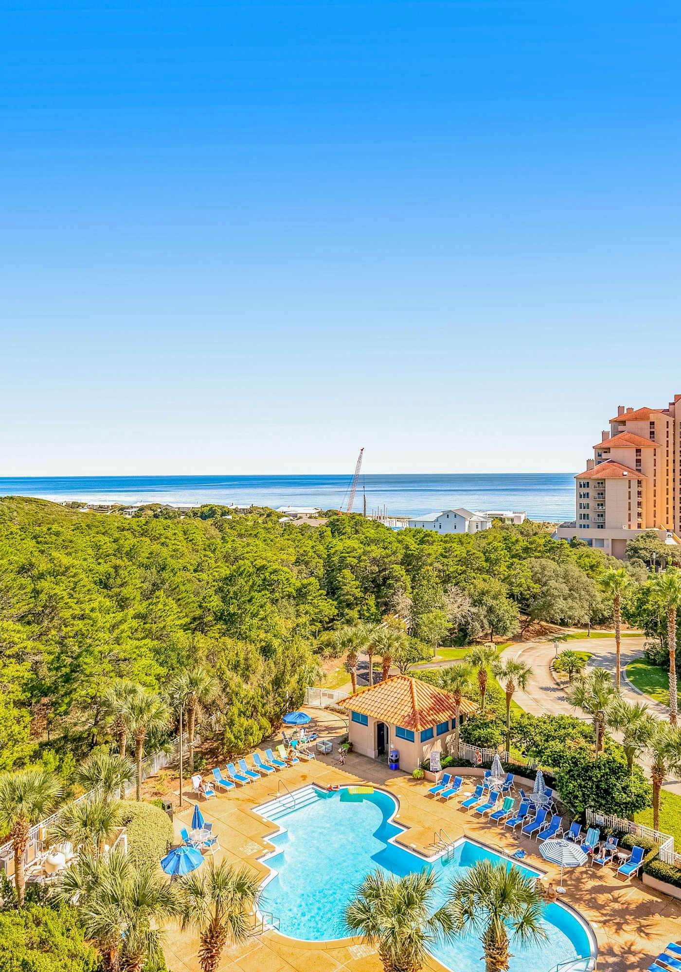 Gulf-view studio for 2 with pool access