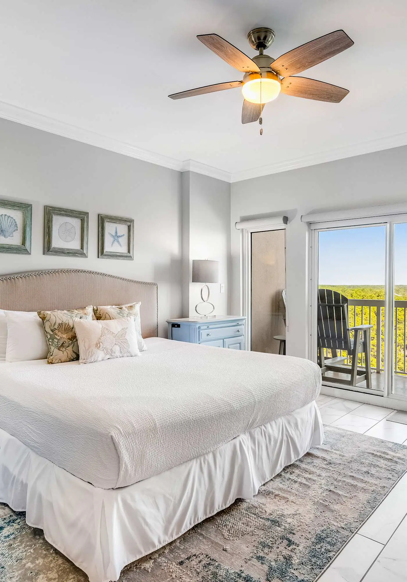Gulf-view studio for 2 with pool access