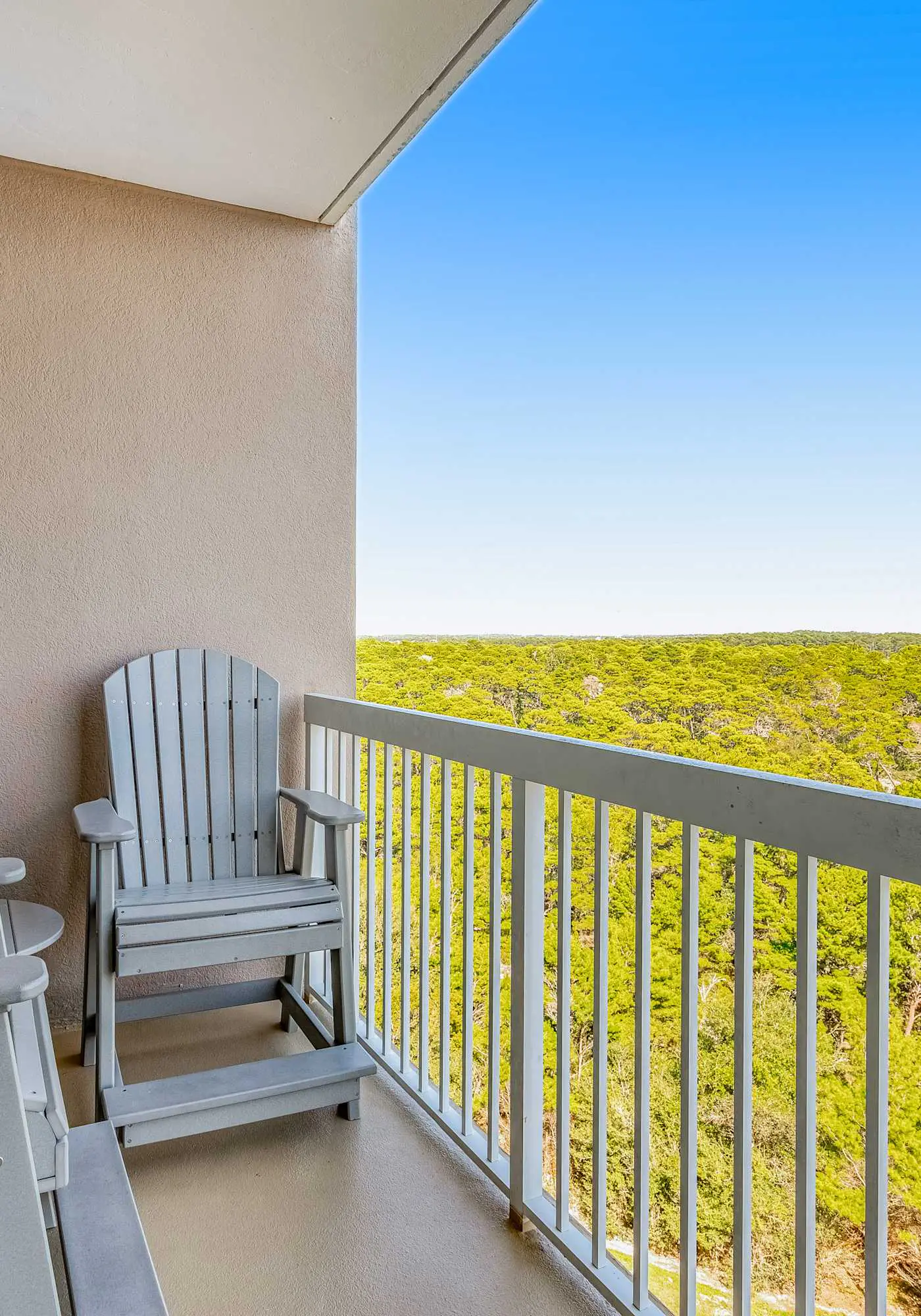 Gulf-view studio for 2 with pool access