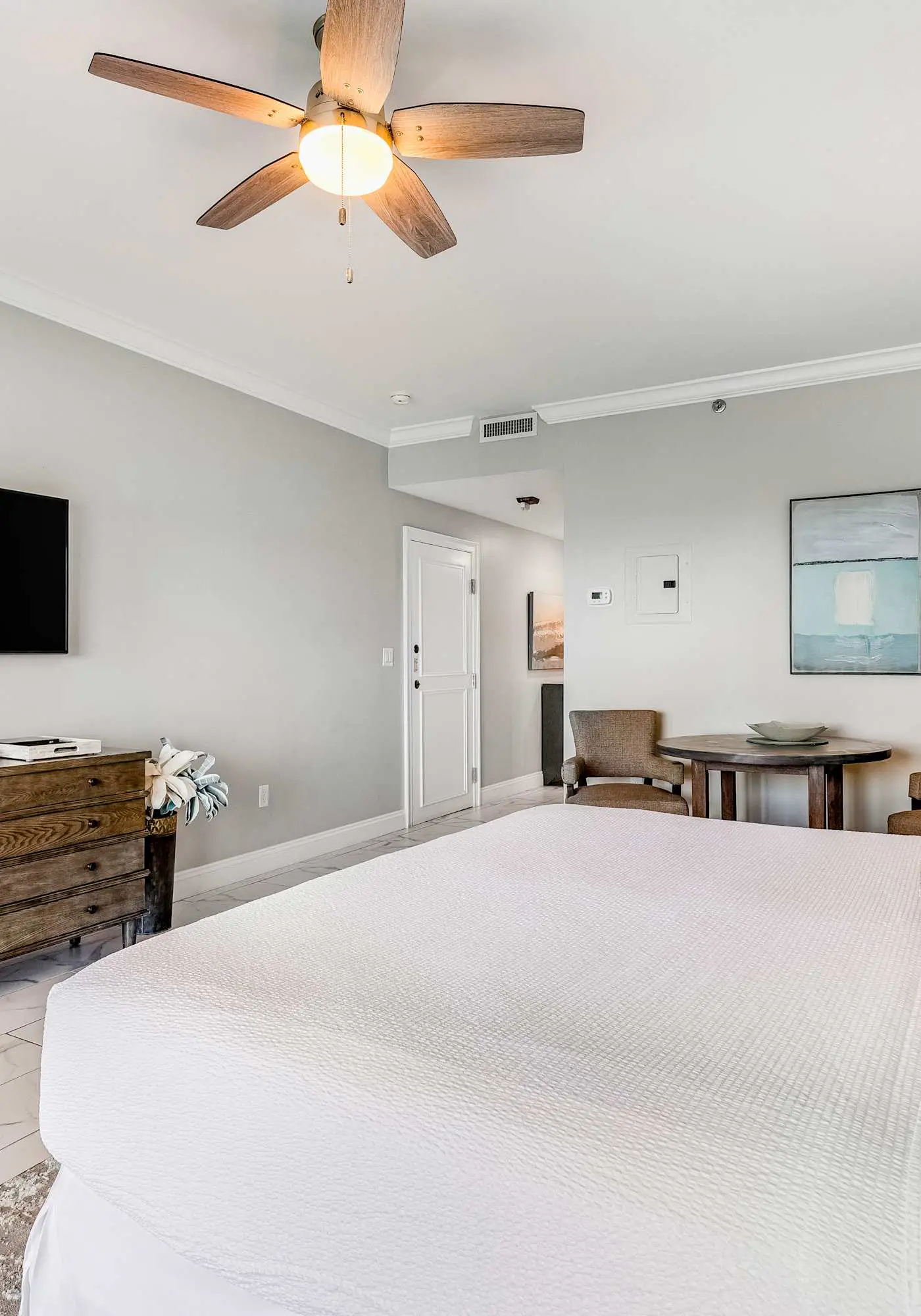 Gulf-view studio for 2 with pool access