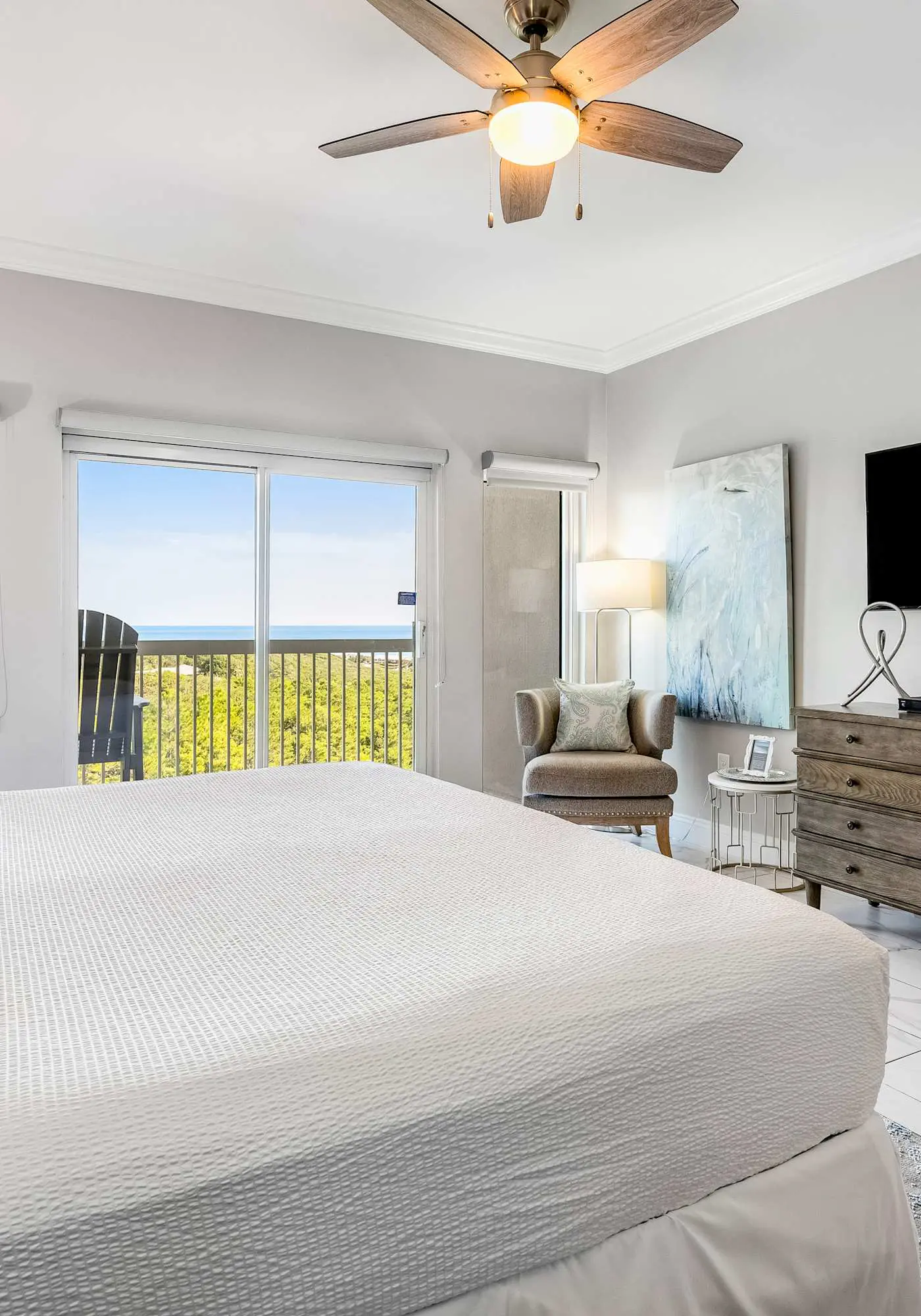Gulf-view studio for 2 with pool access