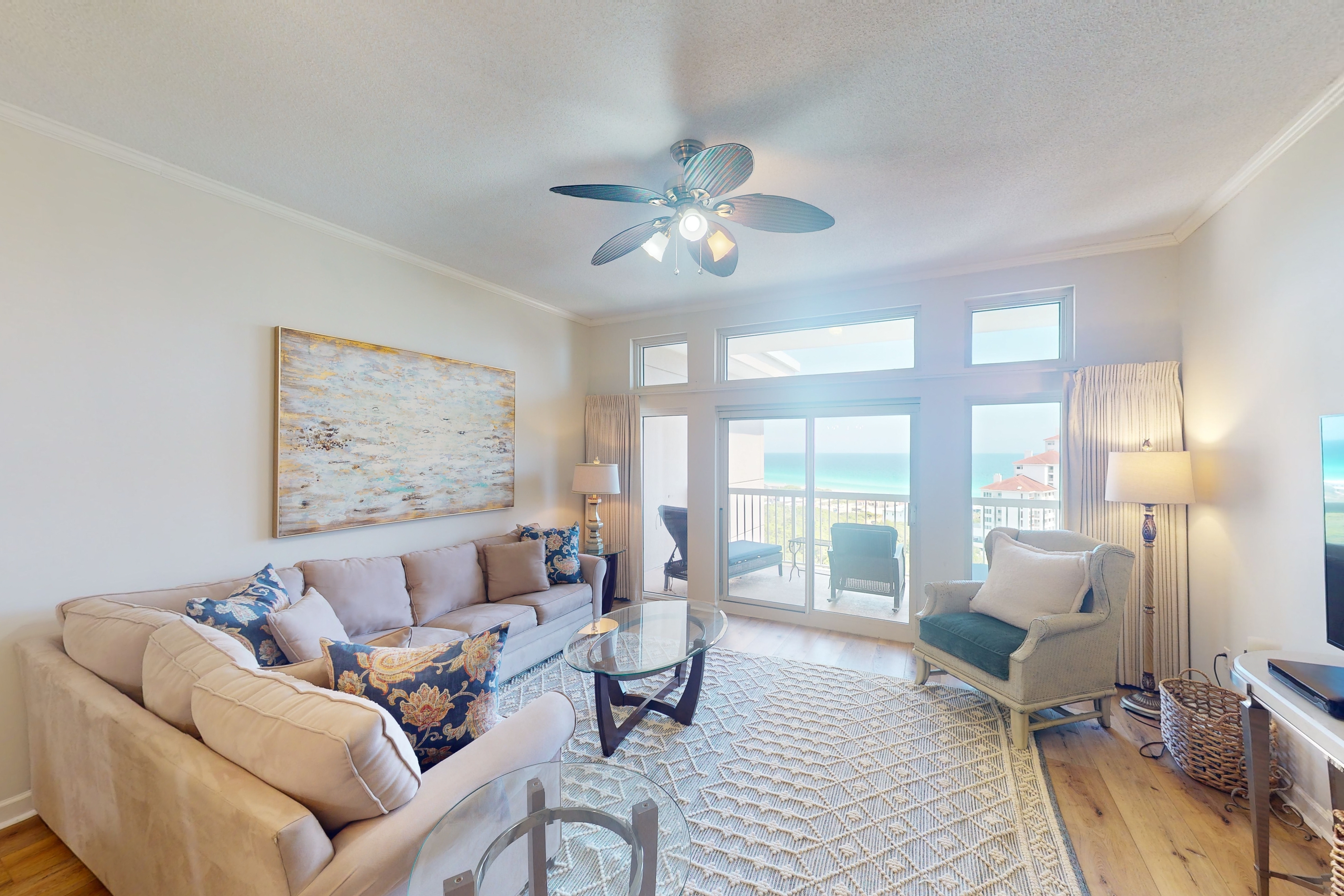 Gulf View Condo with Balcony Pool and Gym