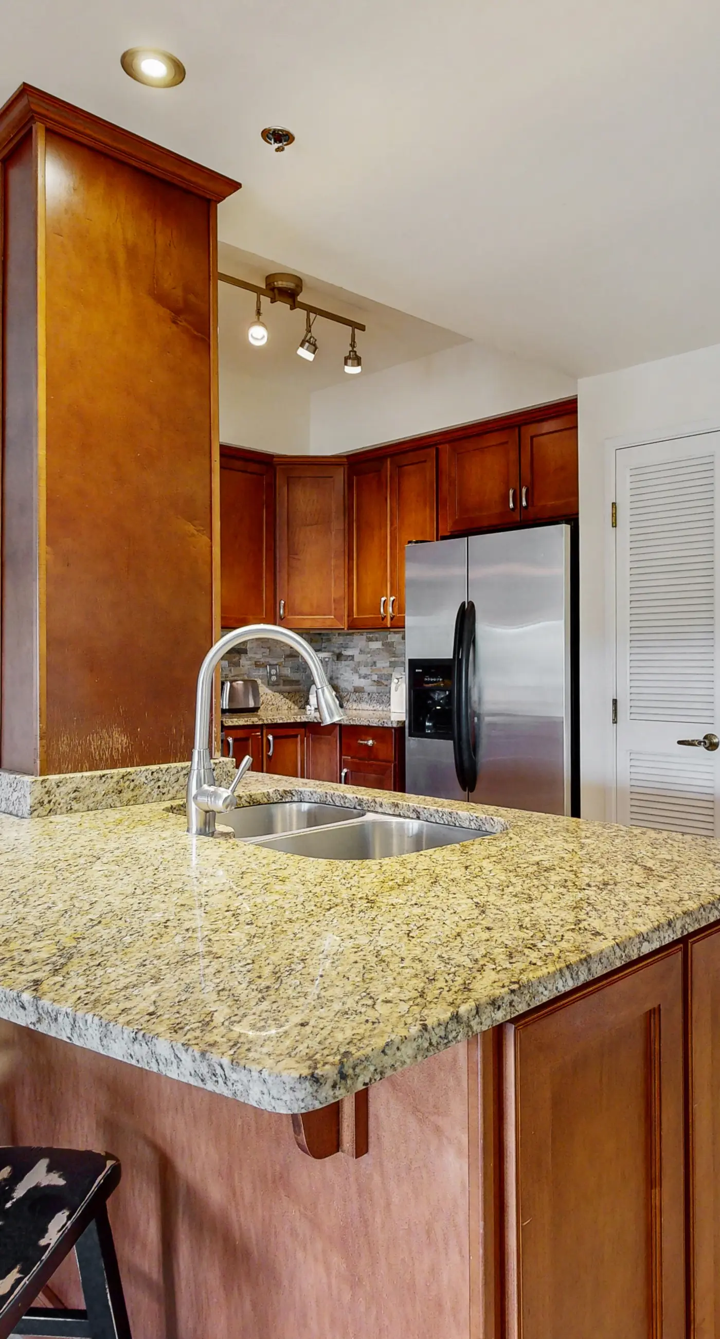 Resort Condo with Pools Hot Tub Sauna and Gym