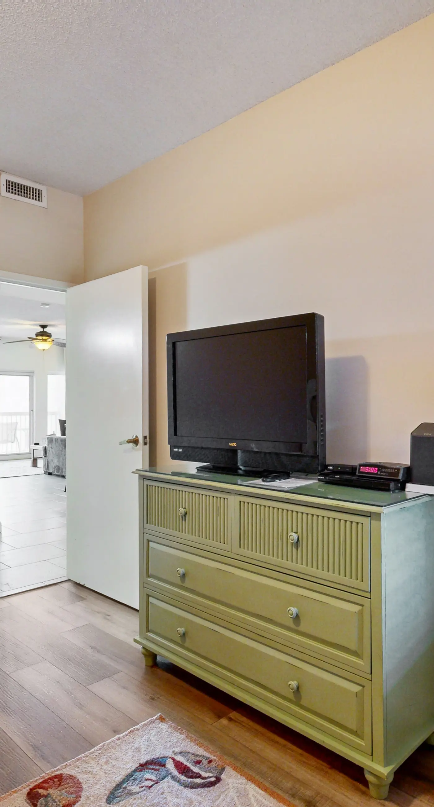 Resort Condo with Pools Hot Tub Sauna and Gym