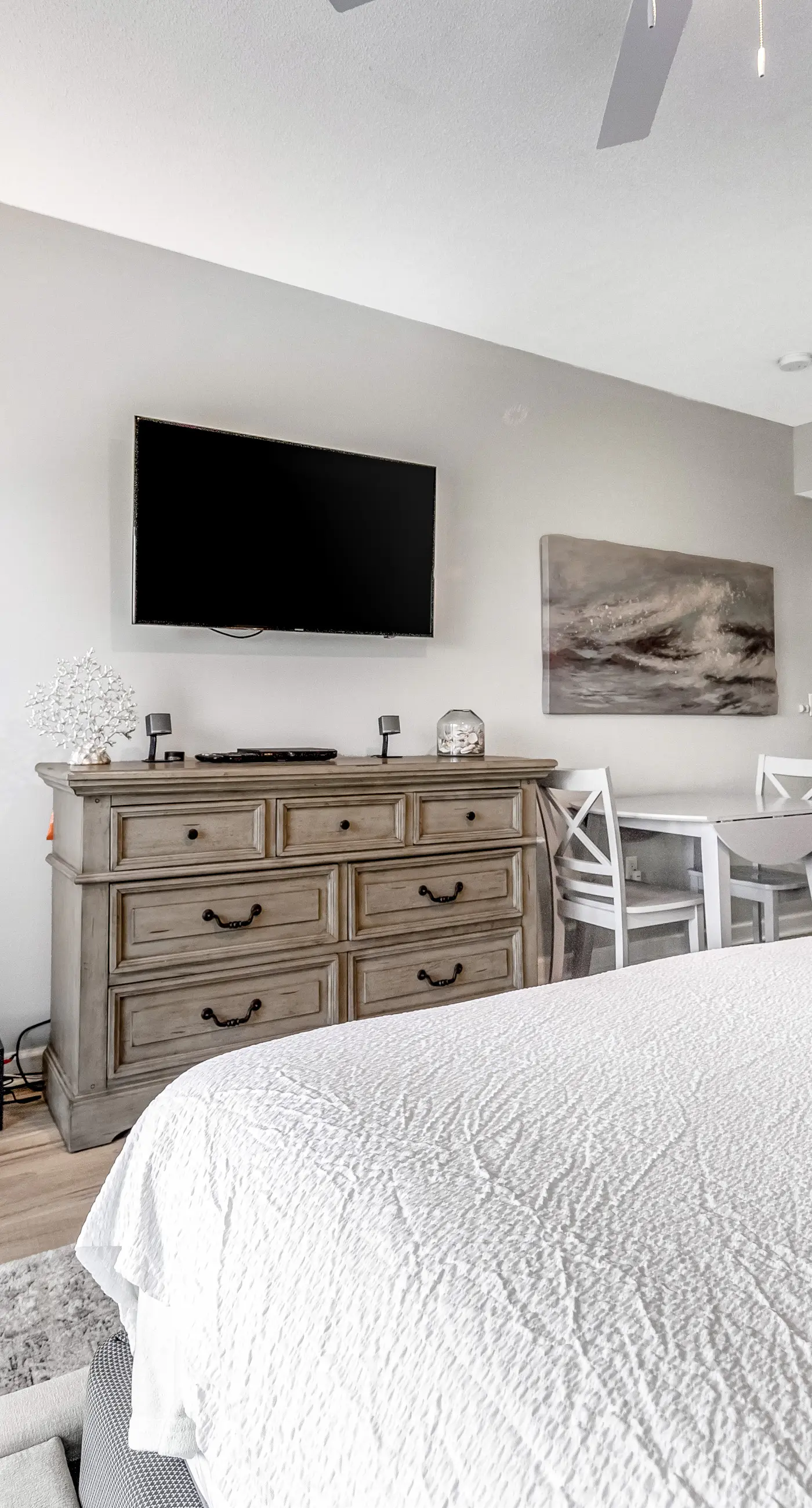 Gulf View Studio with Balcony Pools and Tennis