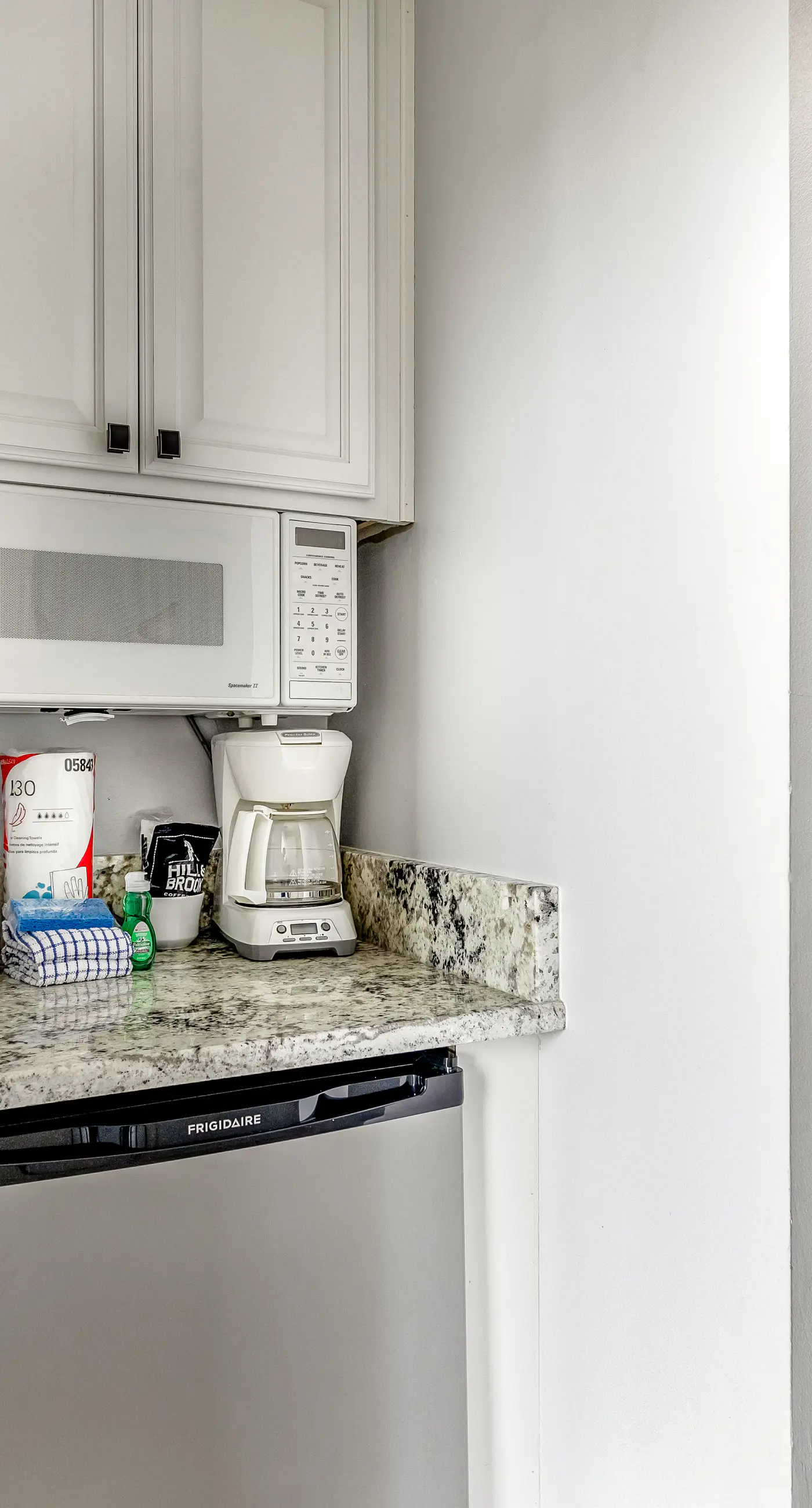 Gulf View Studio with Balcony Pools and Tennis