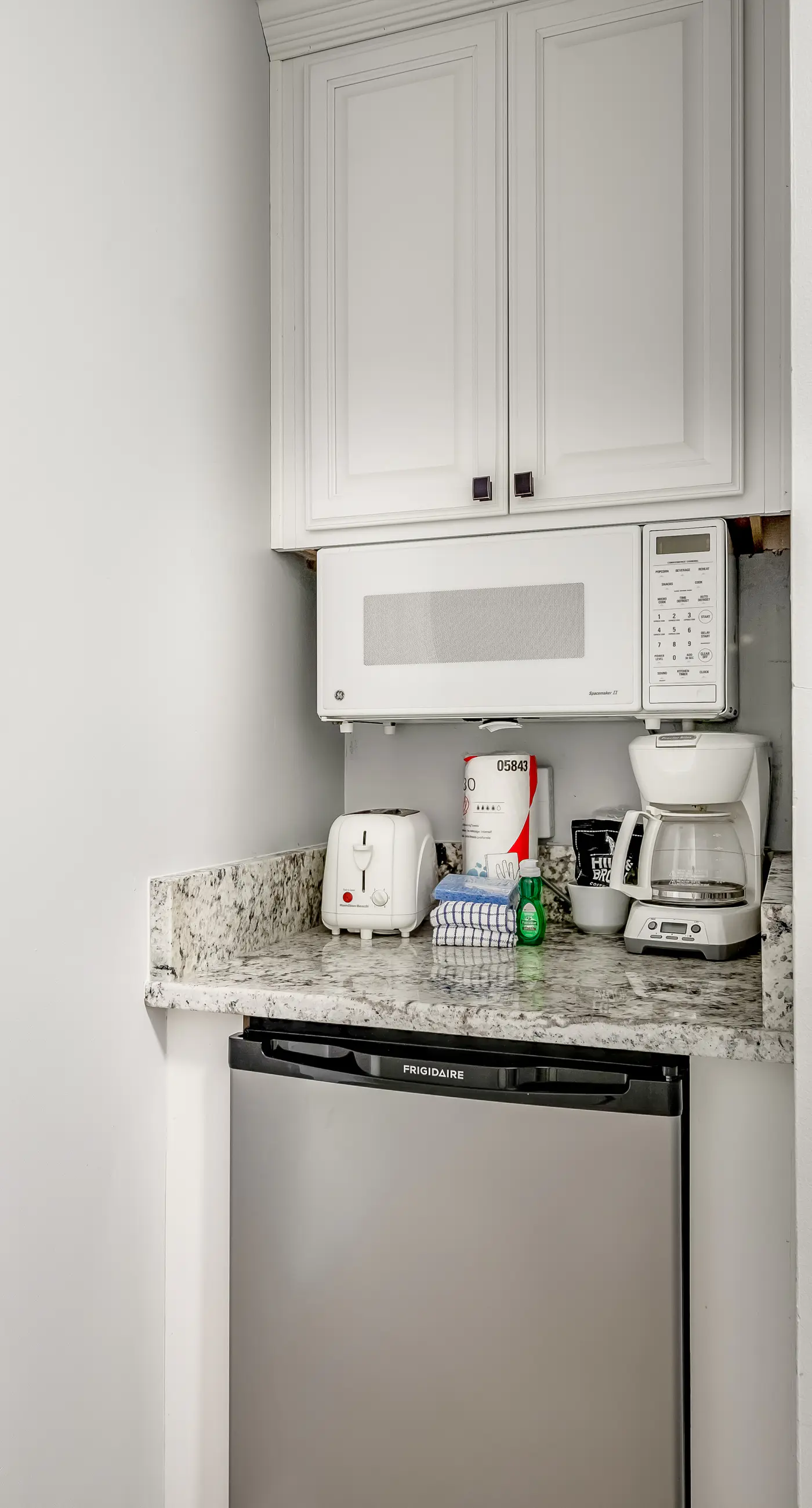 Gulf View Studio with Balcony Pools and Tennis