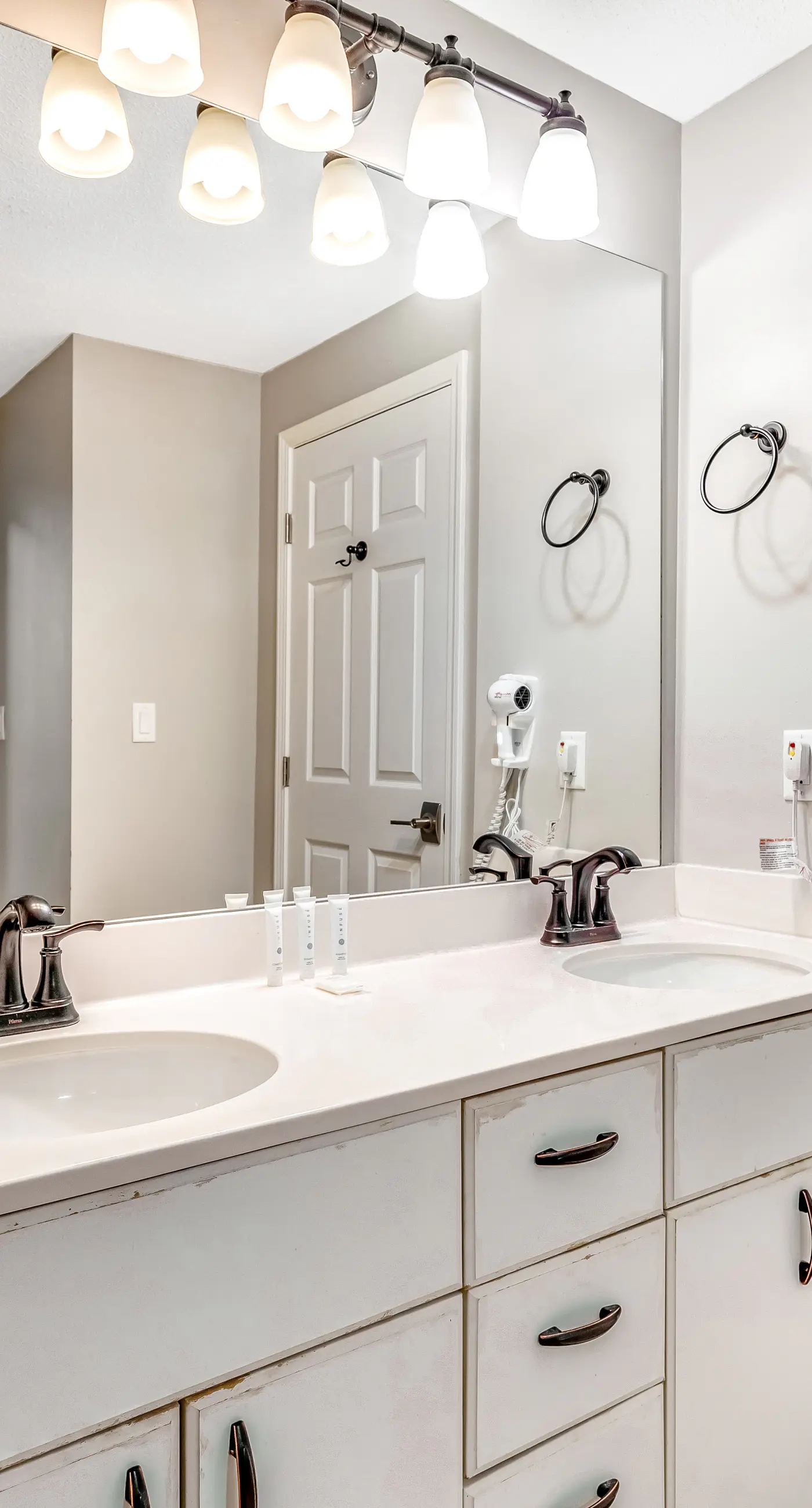 Gulf View Studio with Balcony Pools and Tennis