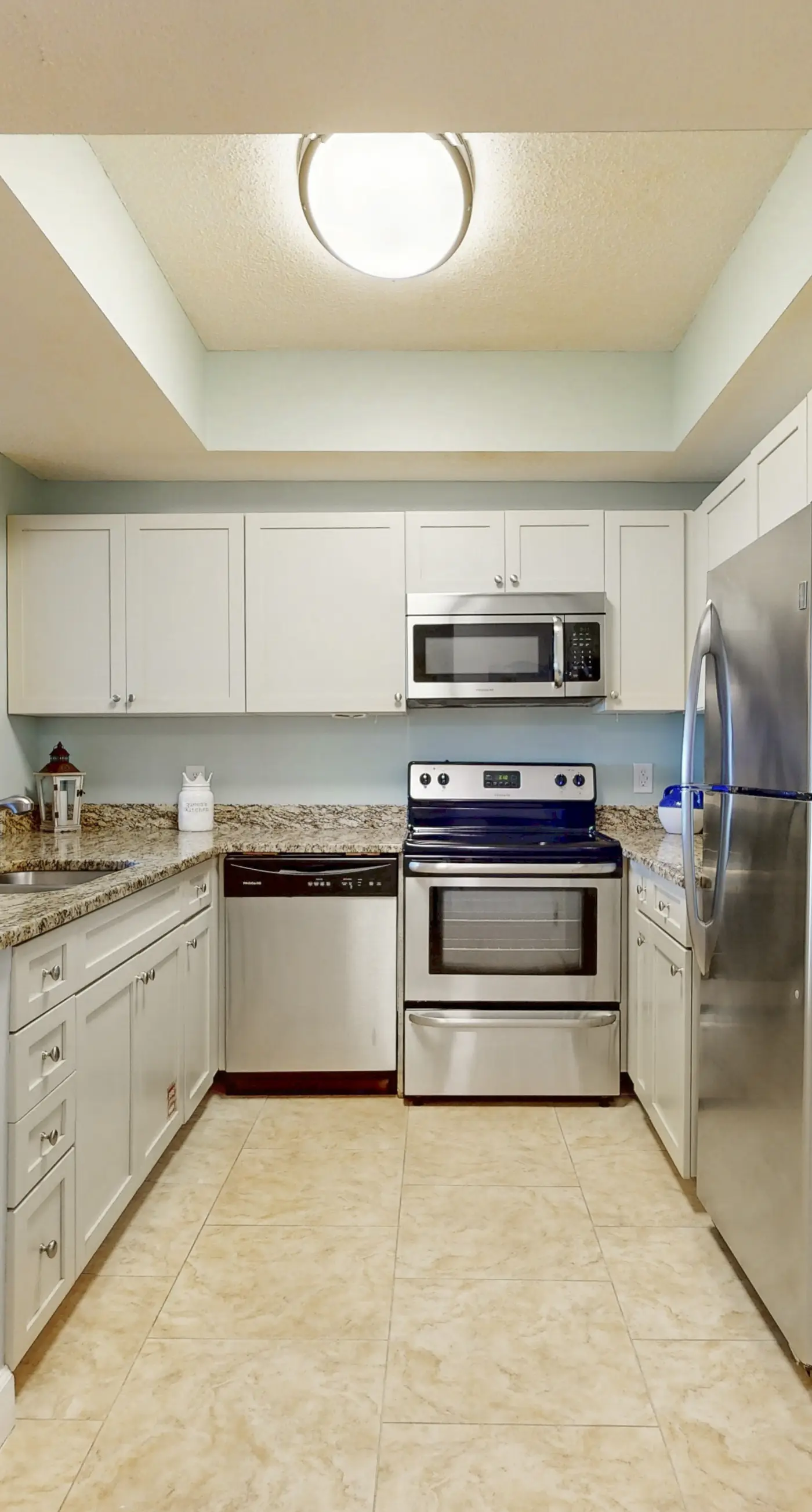 Sunrise-View Condo with Pools Tennis and Tram