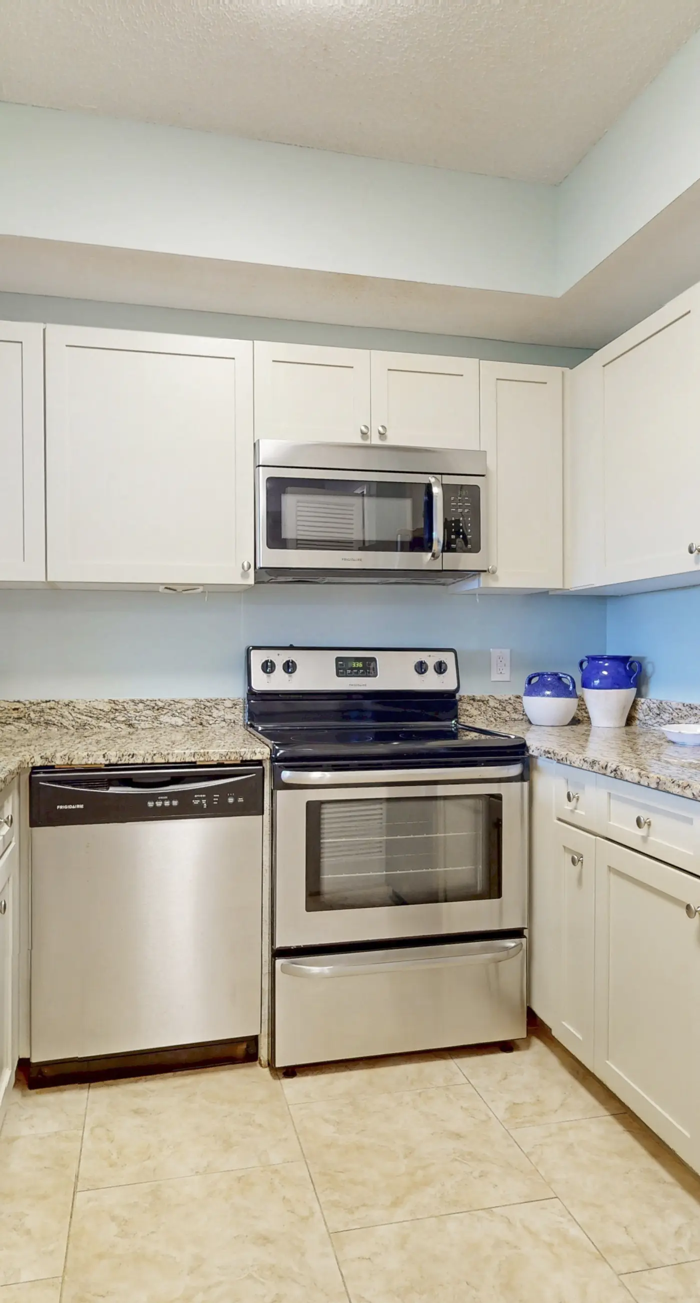 Sunrise-View Condo with Pools Tennis and Tram