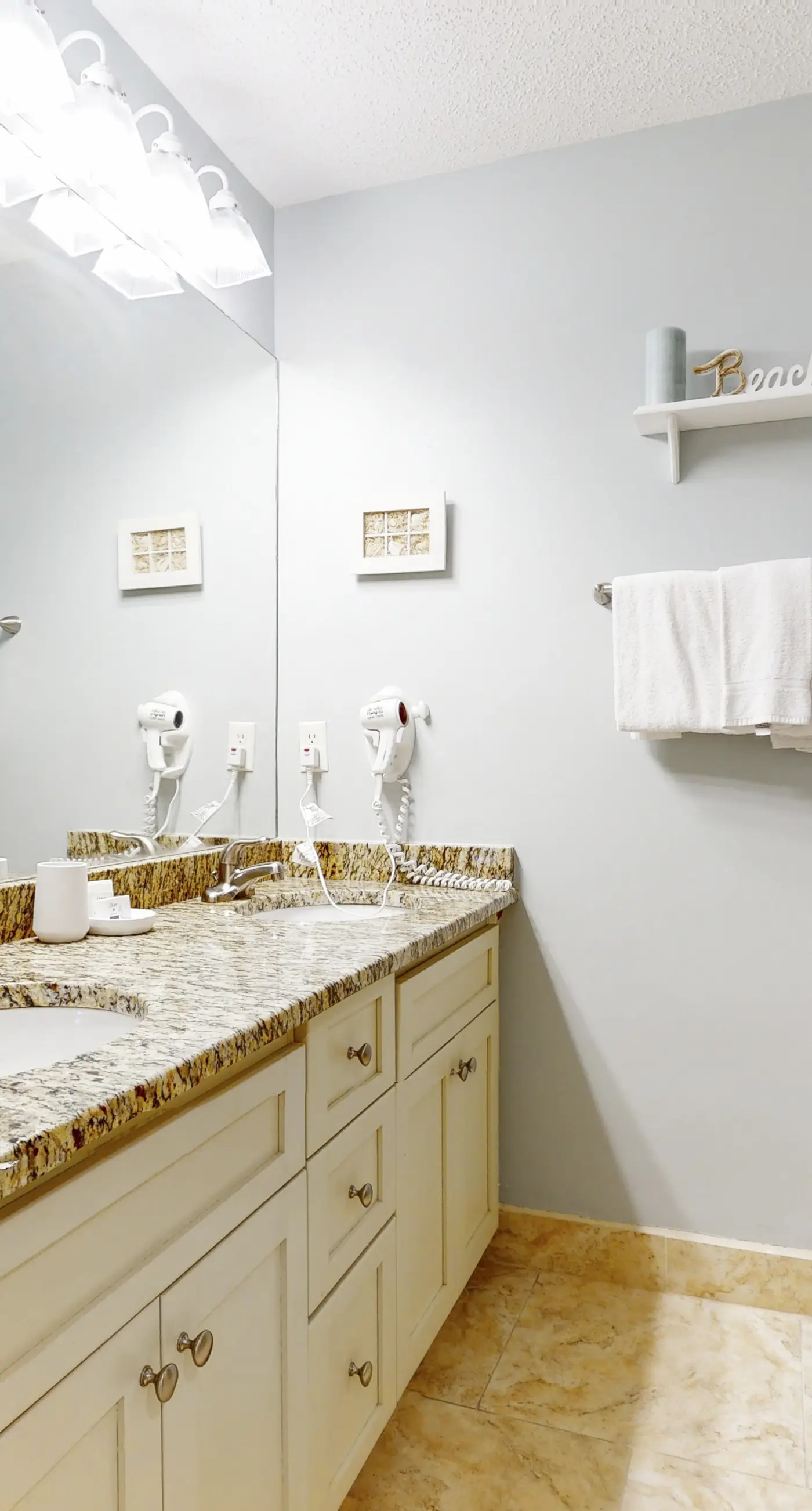 Sunrise-View Condo with Pools Tennis and Tram