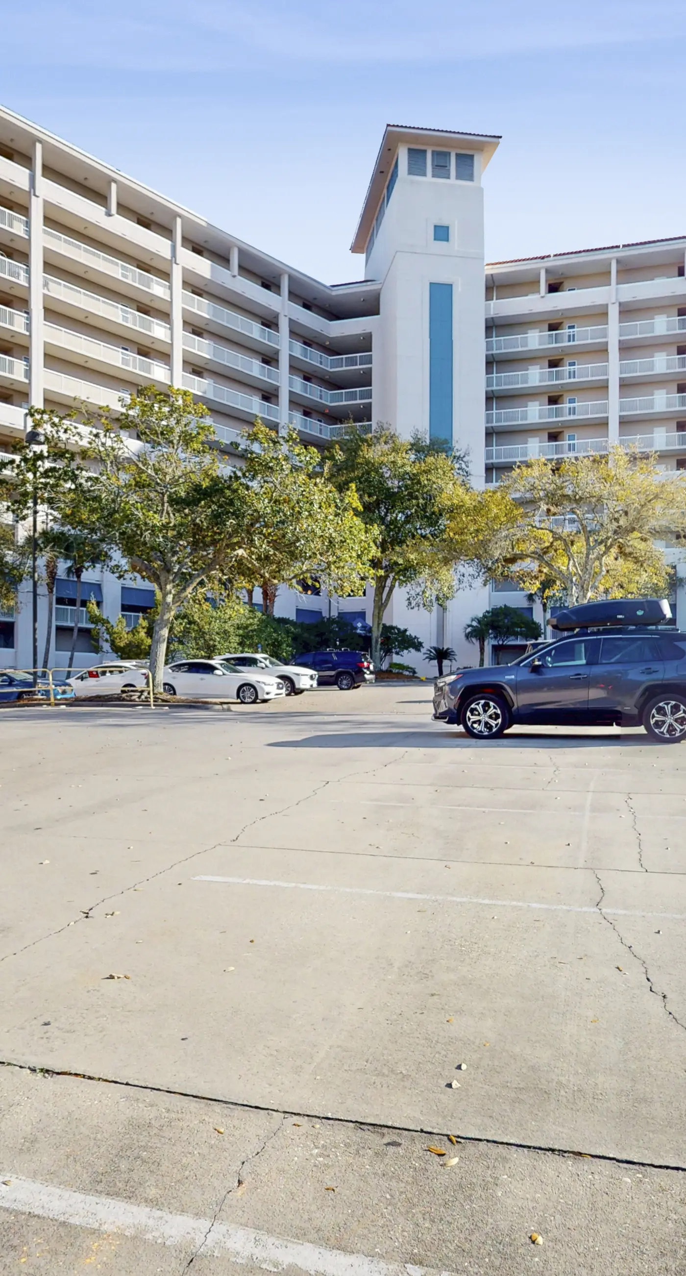 Sunrise-View Condo with Pools Tennis and Tram