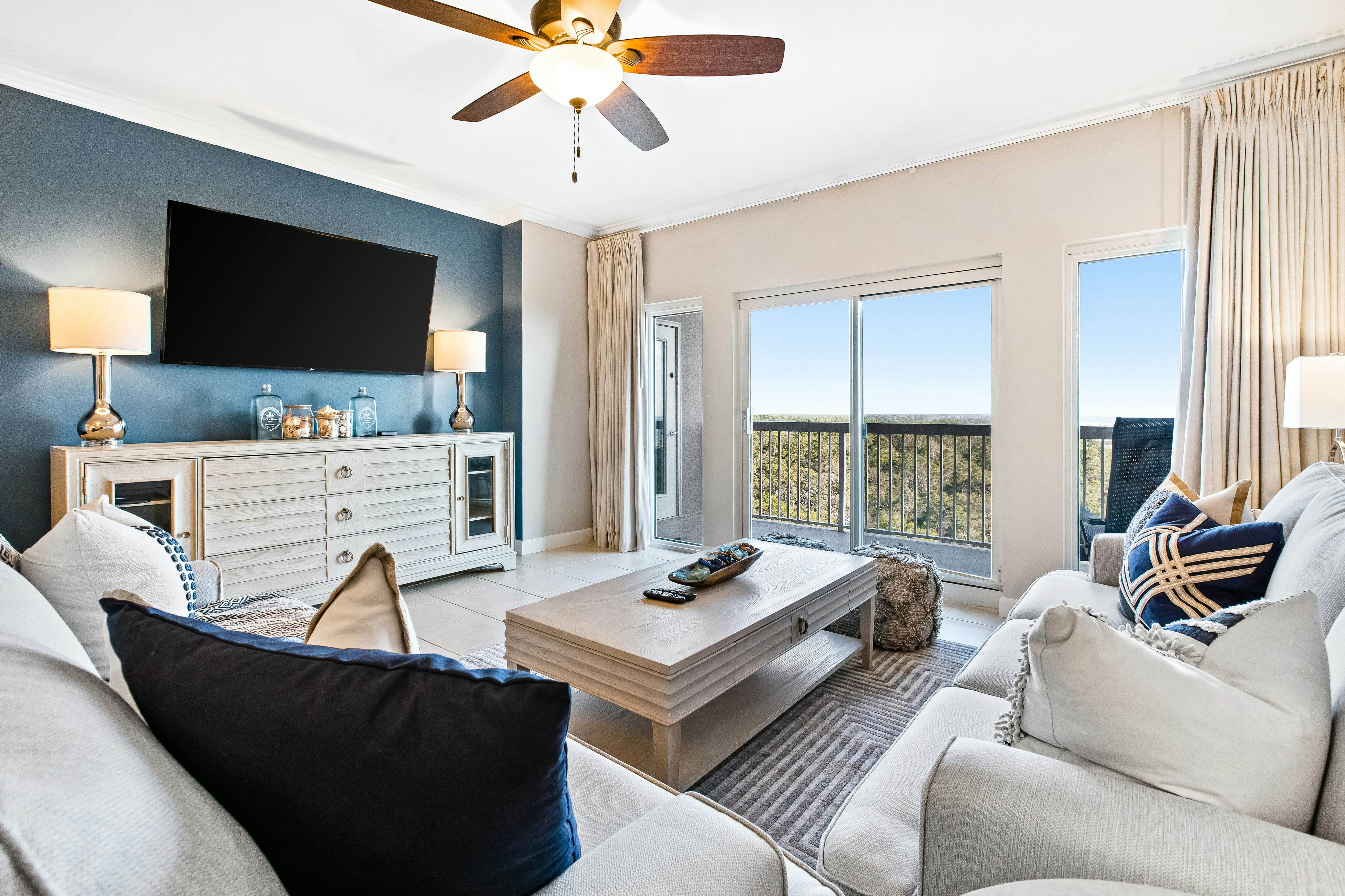 8th-Floor Ocean View 2BR w/ Pools & Gym