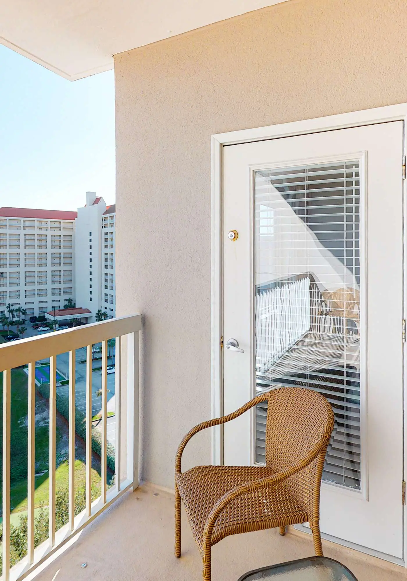 2BR Gulf view, private balcony, pool access